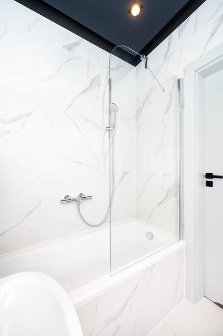 Central Apartments Lodz - City Center - Stylish and Cozy - G147A
