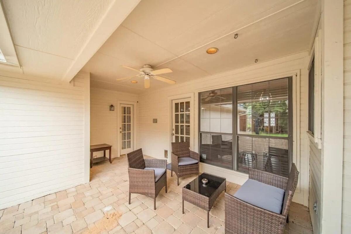 Hotel Stunning Gables House Basketball Court - Image 1