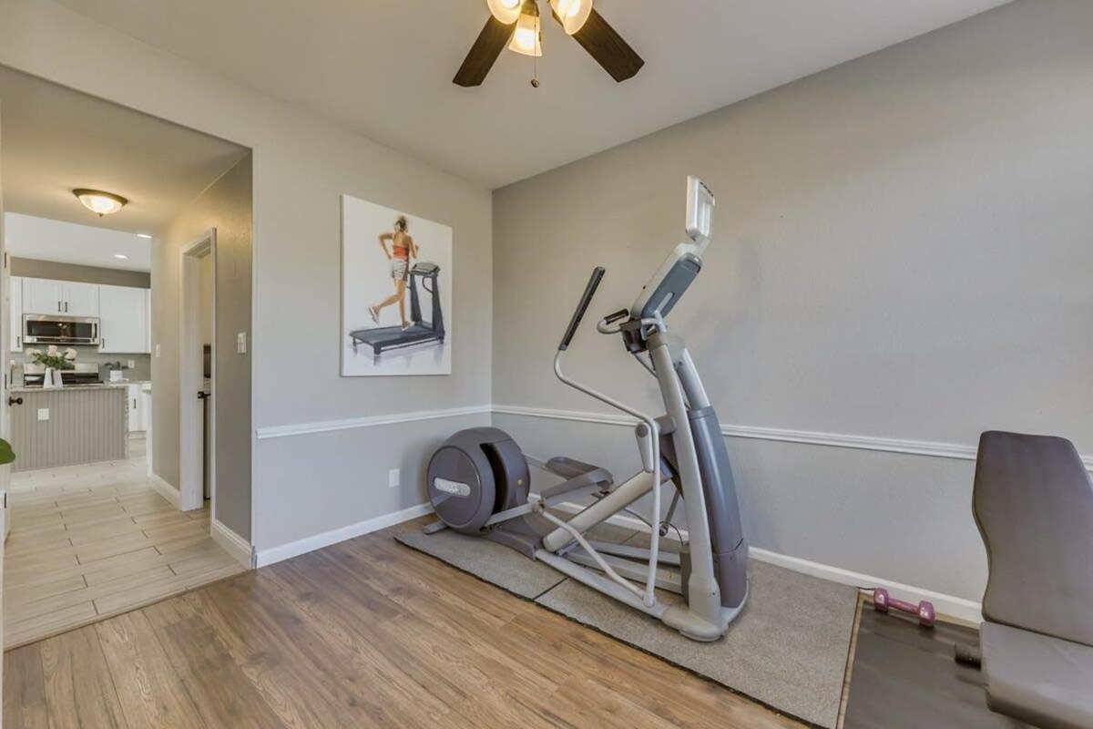 Luxury 5 BR Jacuzzi Gym Near Lake for large Fam view 5