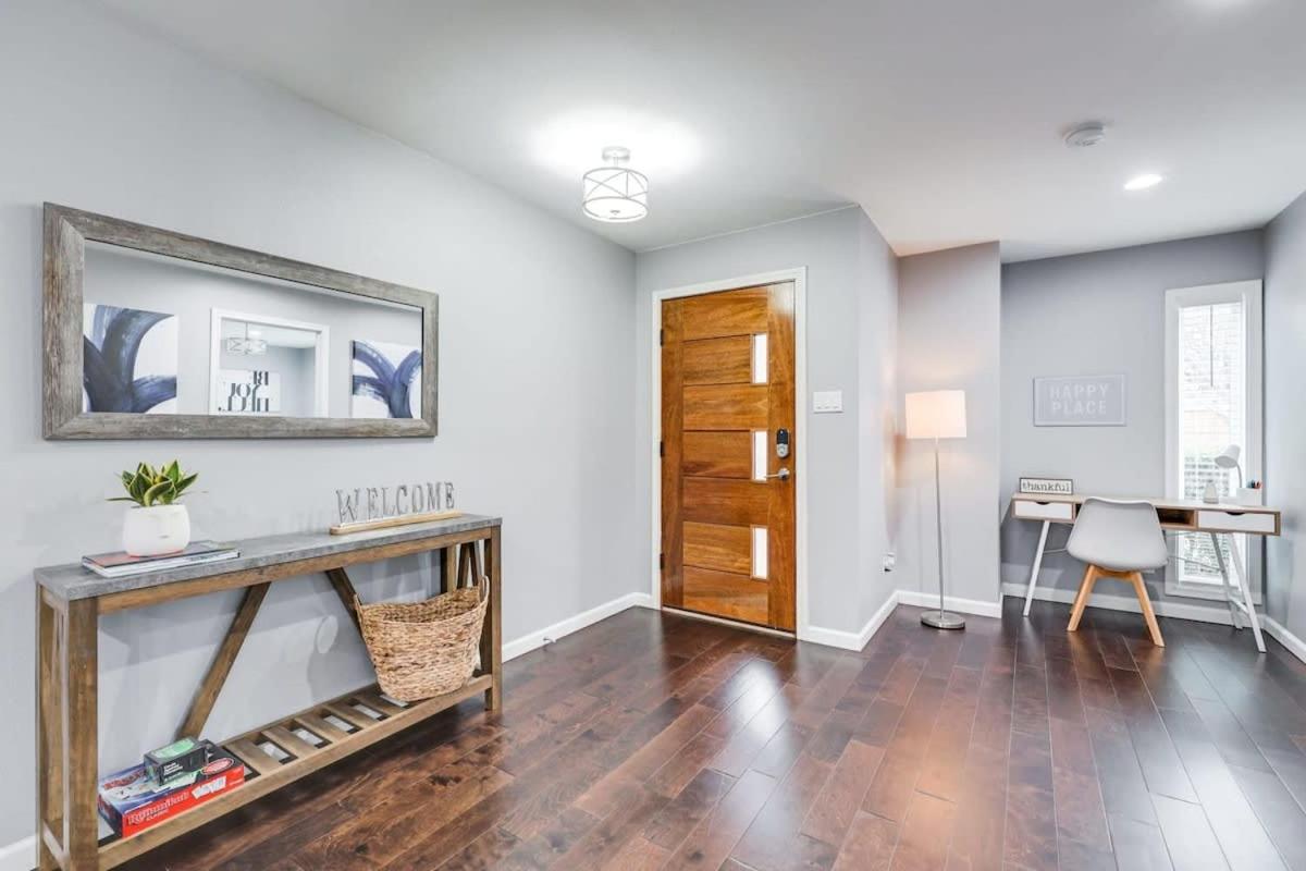 Fantastic Luxury 5 BR with Hot-tub close to Downtown Dallas view 4