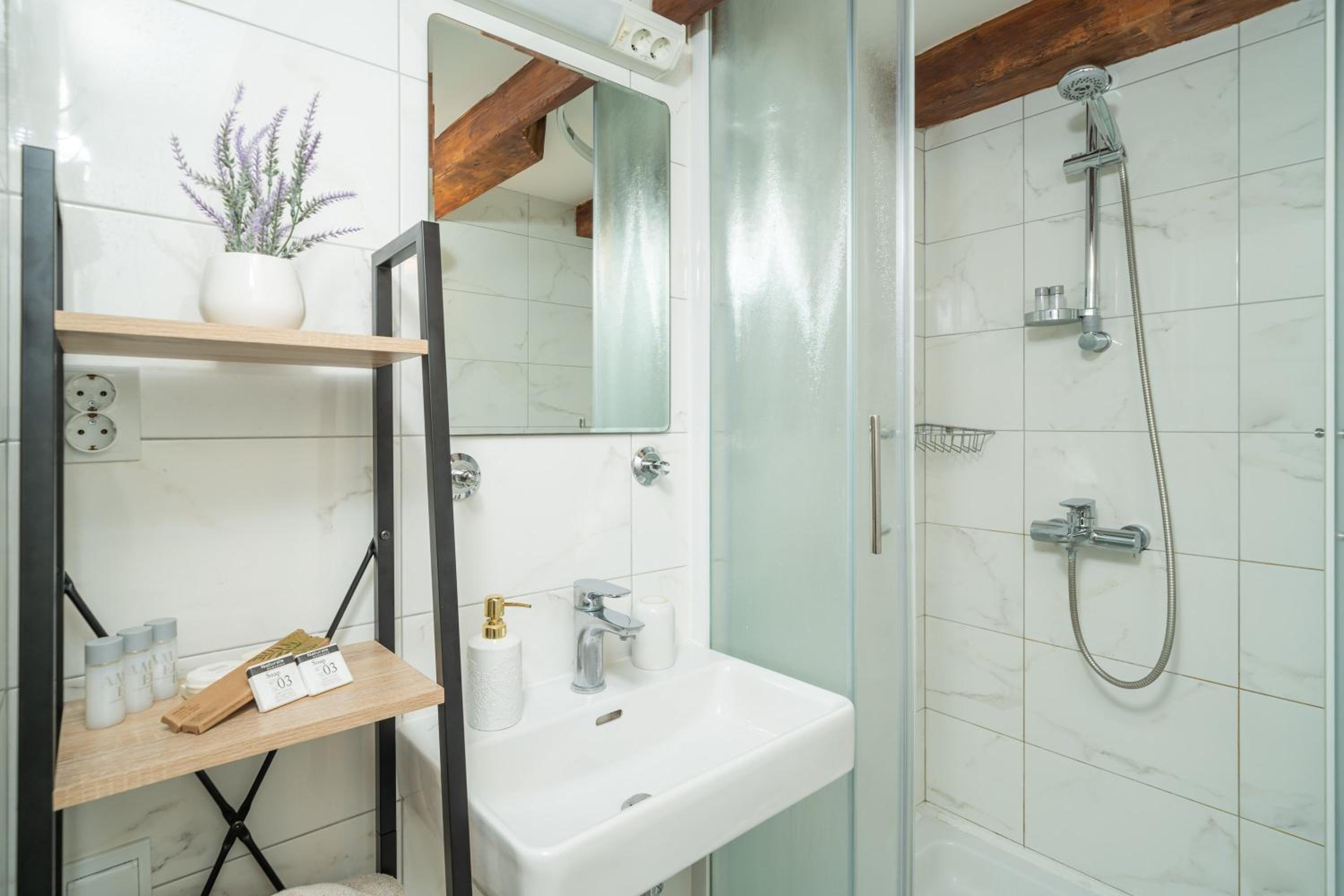 Lores Apartment