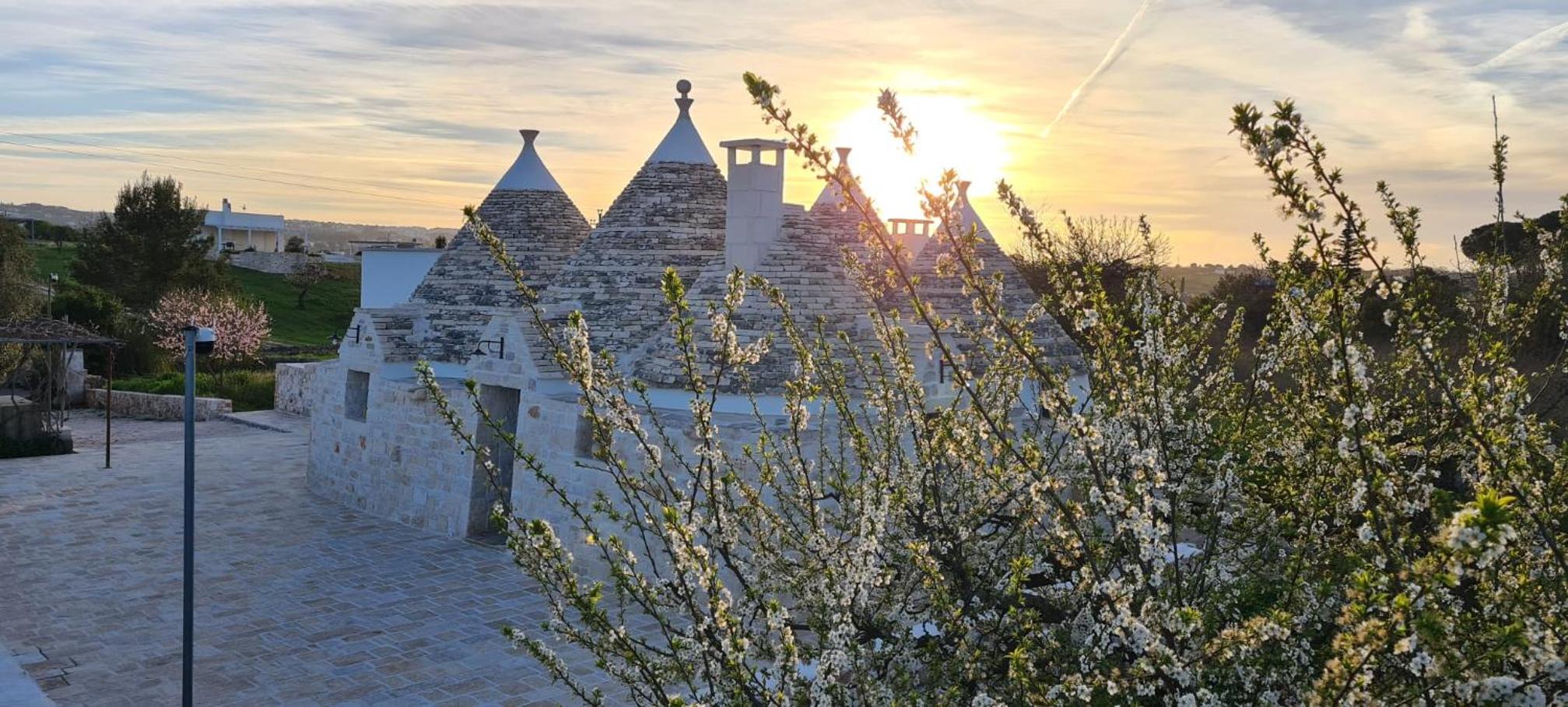 Luxury Trulli di Giulia, exclusive villa with private pool in Valle d'Itria, Puglia