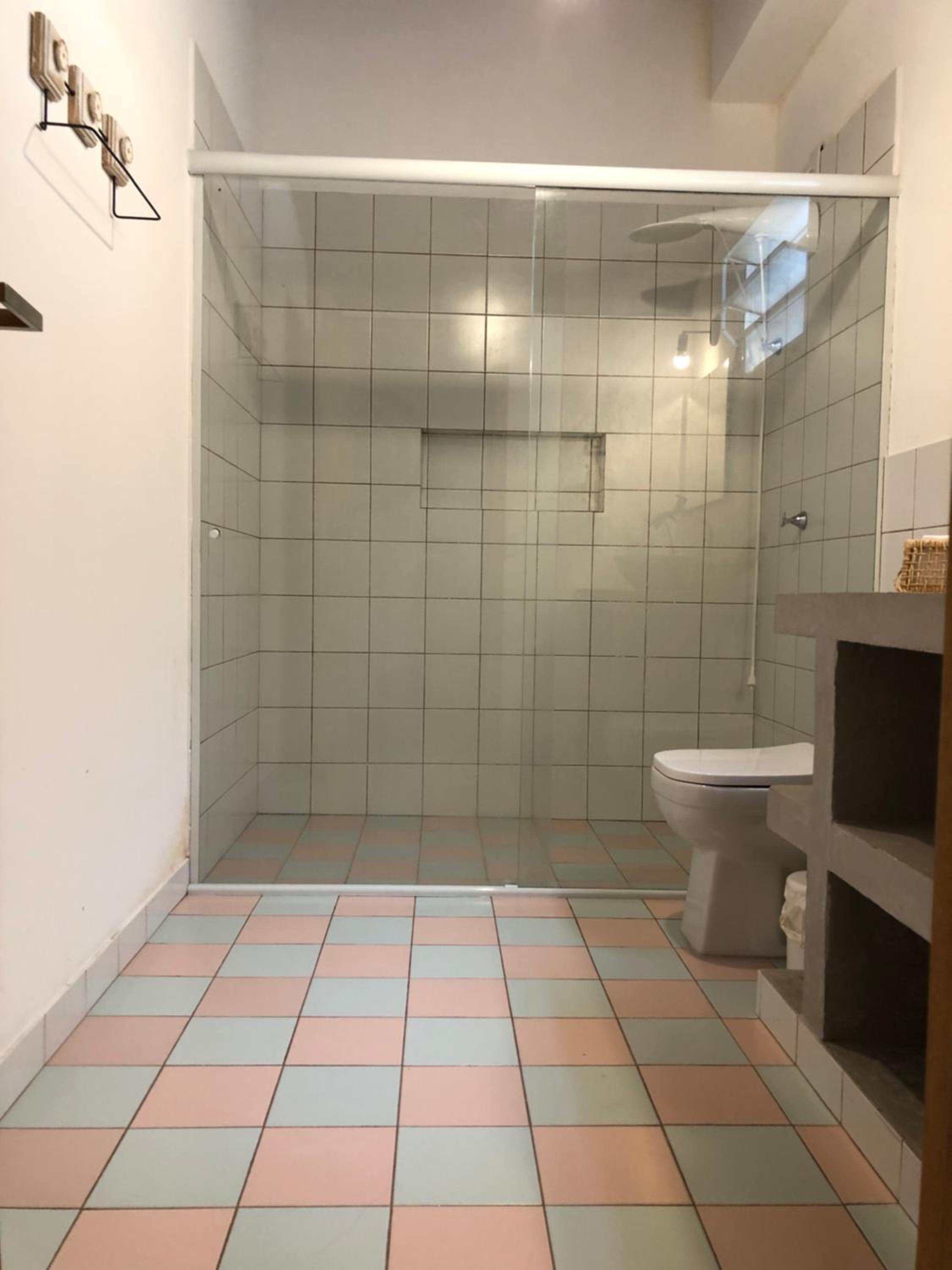 Casa na Barra ampla e arejada com jardim incrível
