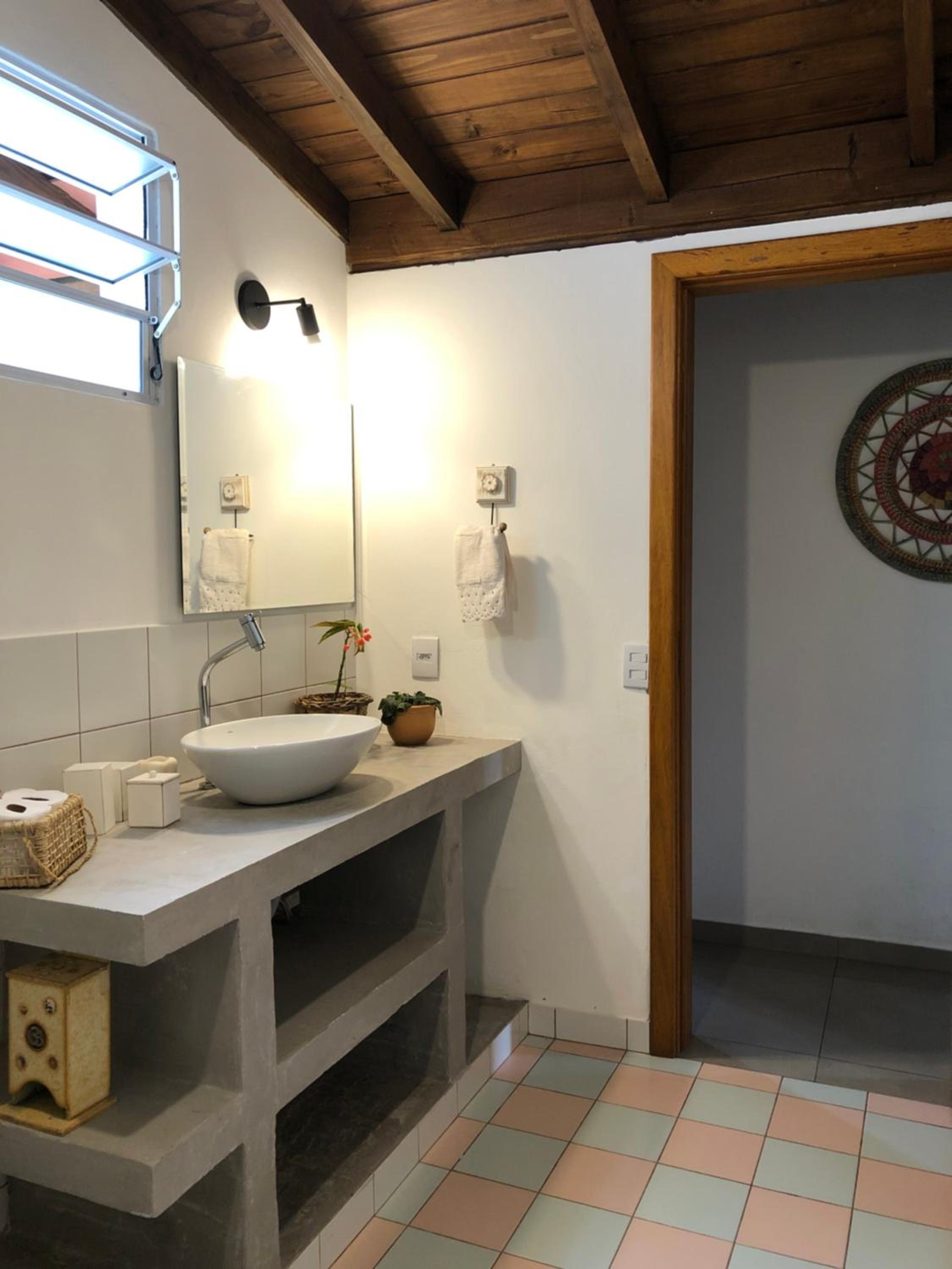 Casa na Barra ampla e arejada com jardim incrível