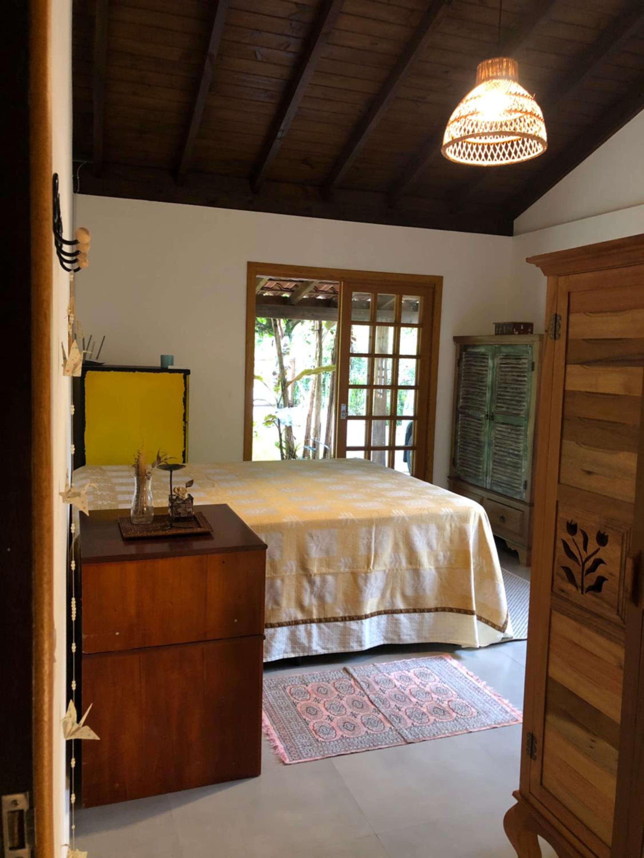 Casa na Barra ampla e arejada com jardim incrível