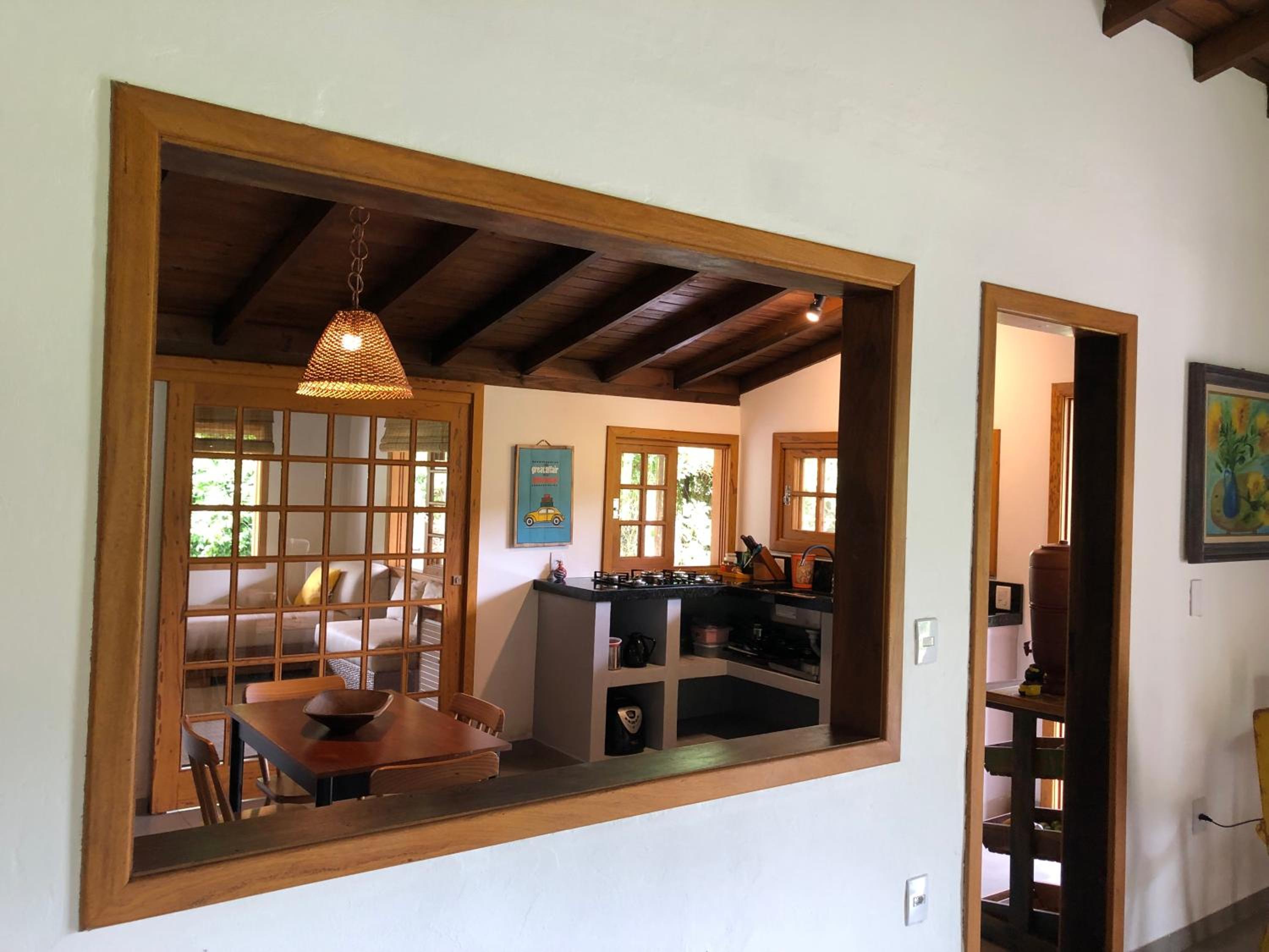 Casa na Barra ampla e arejada com jardim incrível