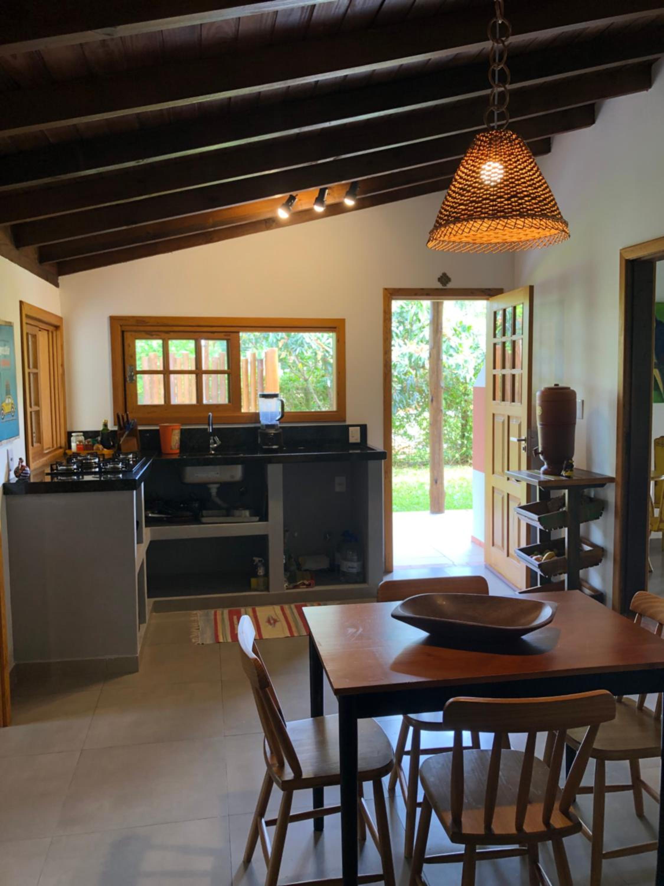 Casa na Barra ampla e arejada com jardim incrível