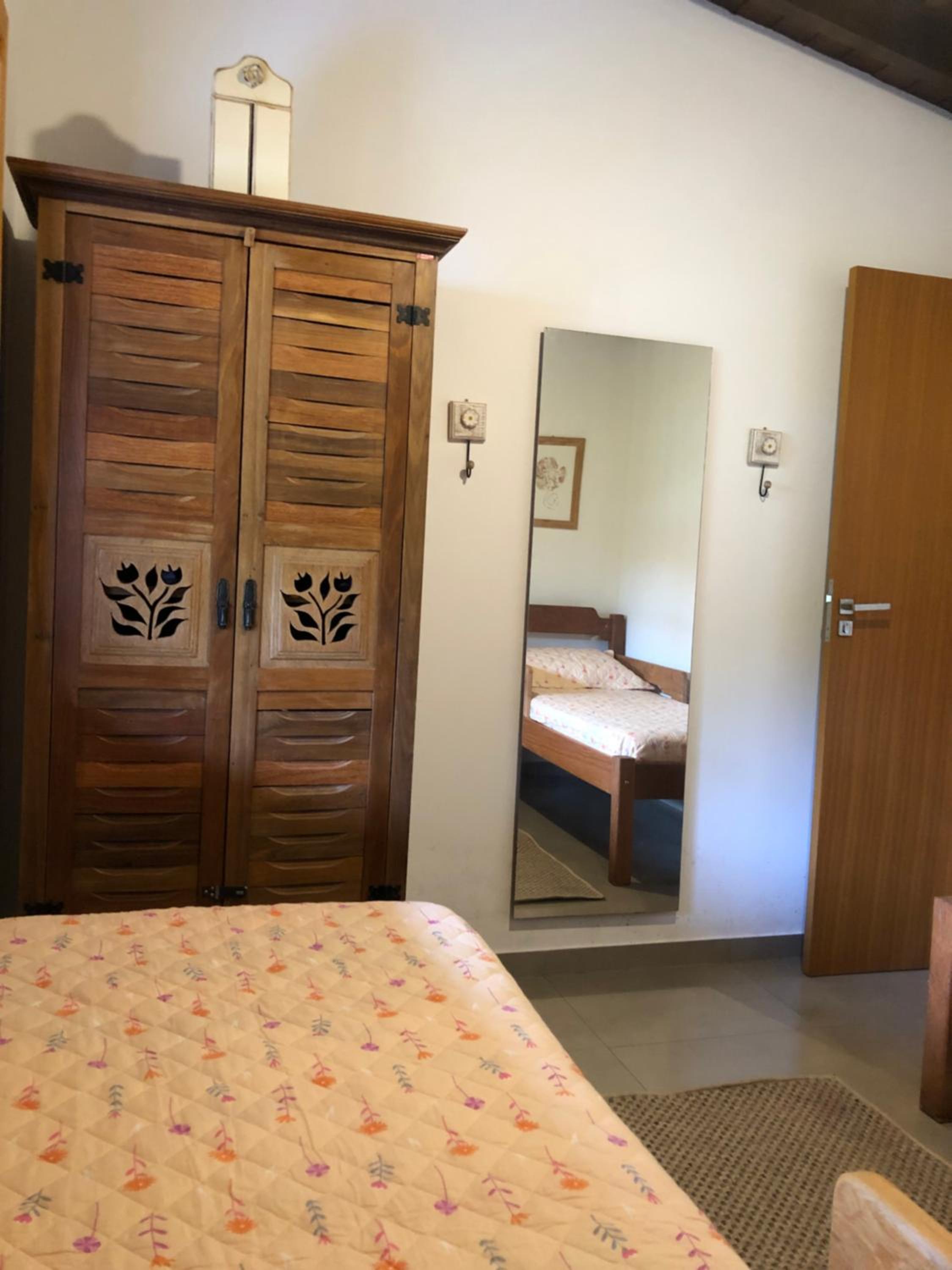 Casa na Barra ampla e arejada com jardim incrível