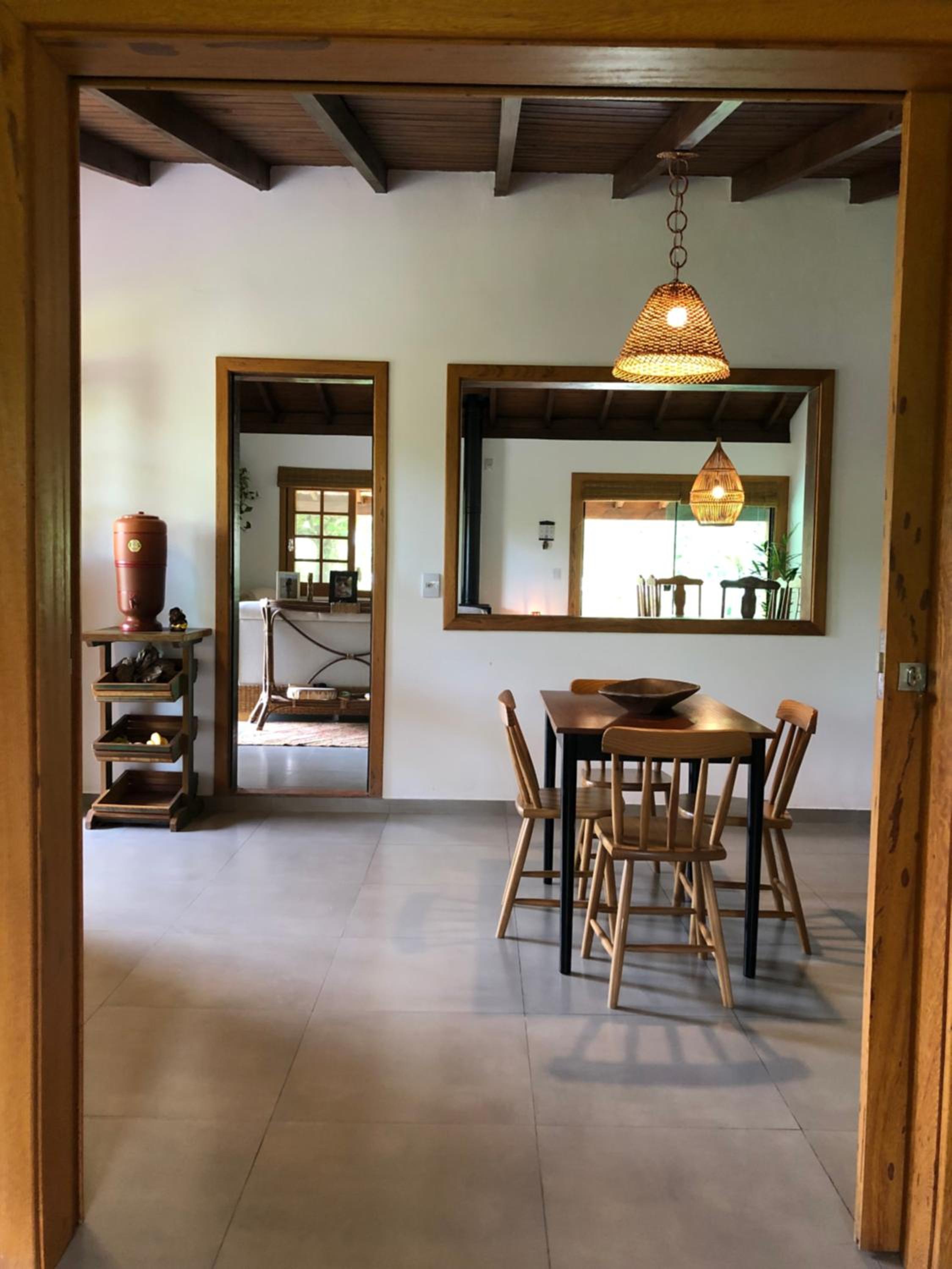 Casa na Barra ampla e arejada com jardim incrível