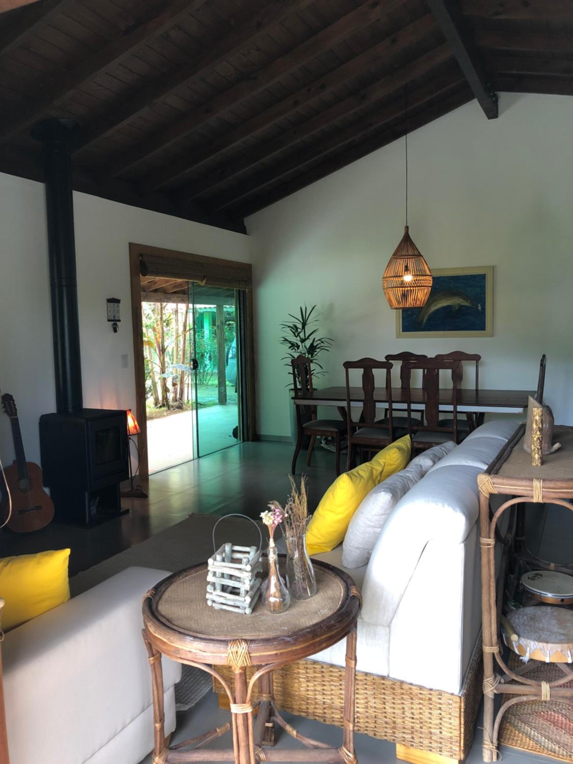 Casa na Barra ampla e arejada com jardim incrível
