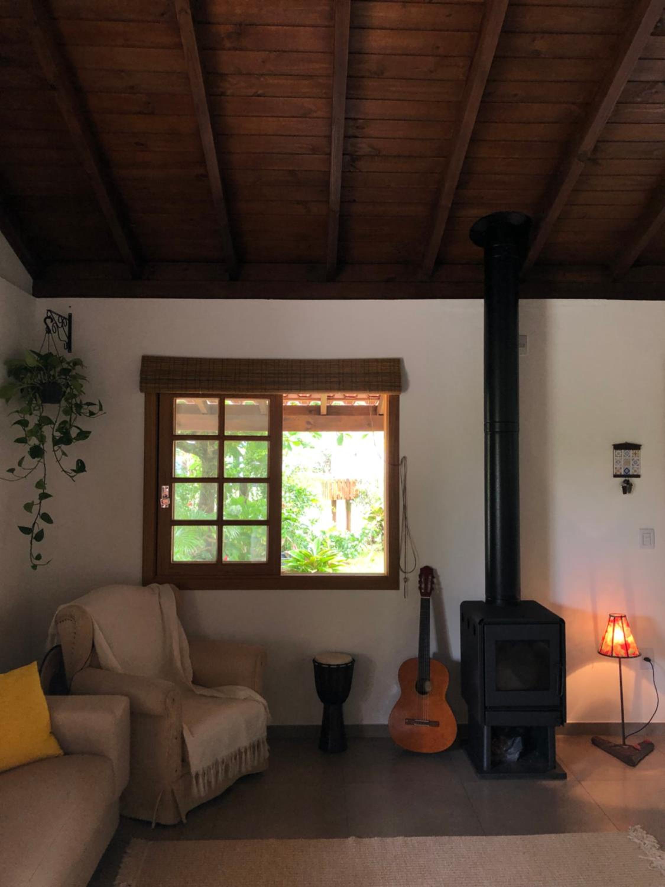 Casa na Barra ampla e arejada com jardim incrível