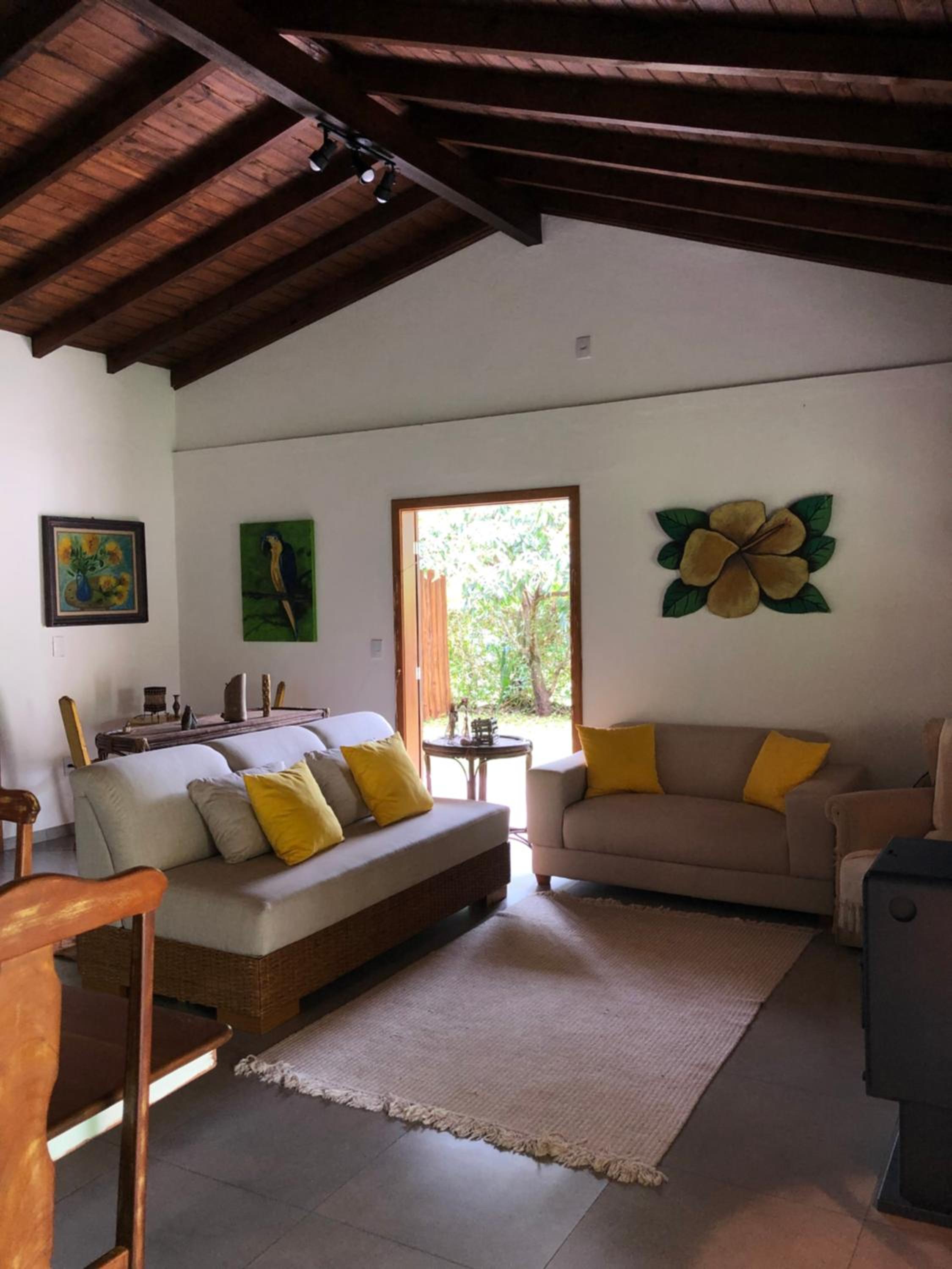 Casa na Barra ampla e arejada com jardim incrível