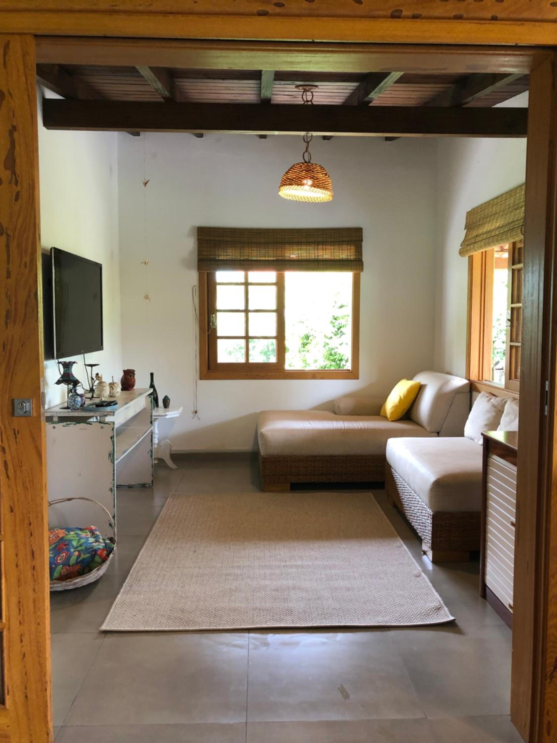 Casa na Barra ampla e arejada com jardim incrível
