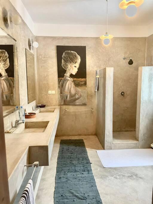 Luxury Beach House view 5