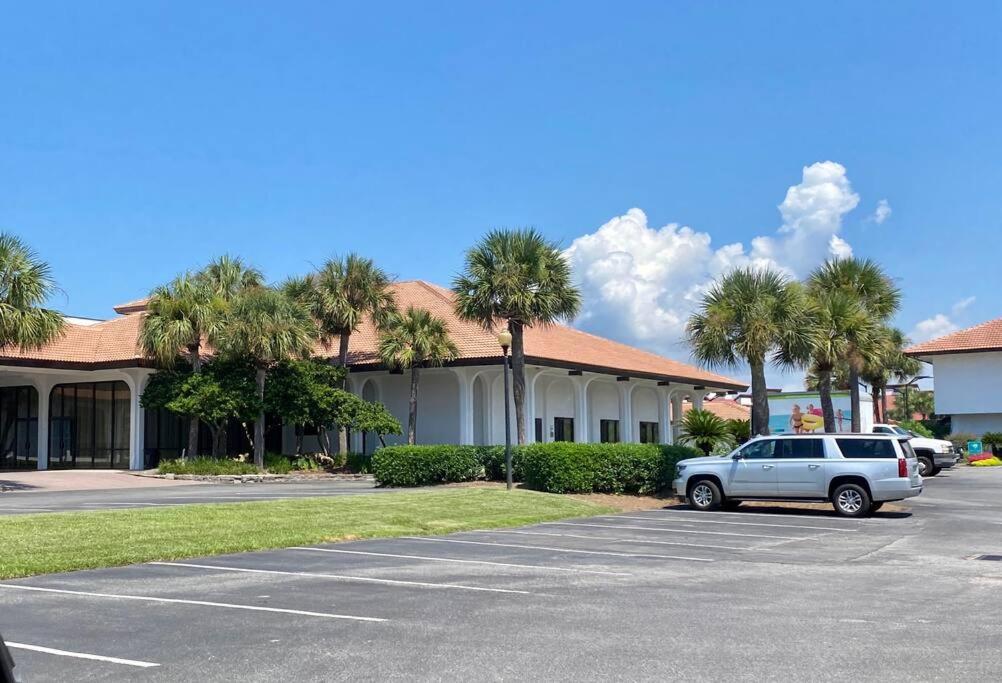 Hotel Quiet-Relaxing-Modern-Sleeps 8 Walk to the Beach! - Image 1