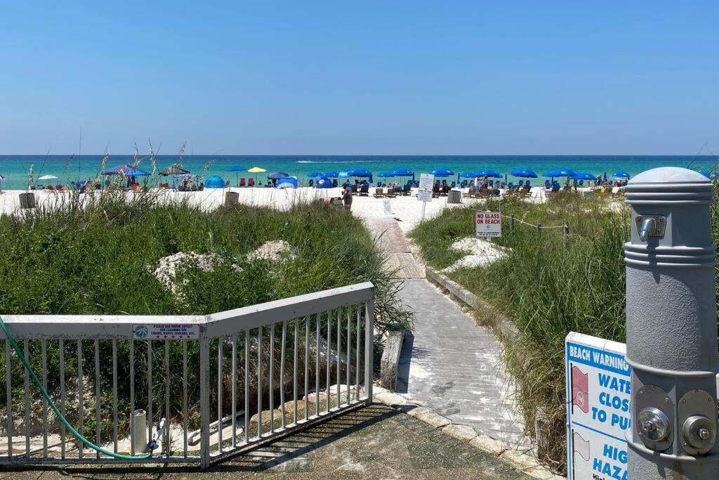 Quiet-Relaxing-Modern-Sleeps 8 Walk to the Beach! view 3