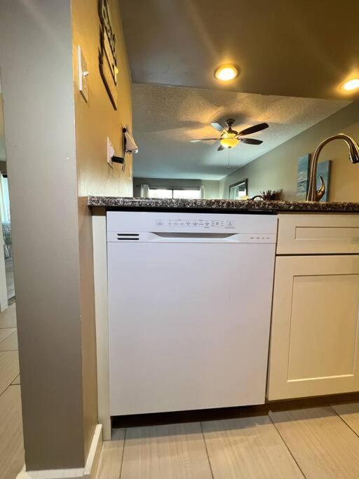 Quiet-Relaxing-Modern-Sleeps 8 Walk to the Beach! view 4