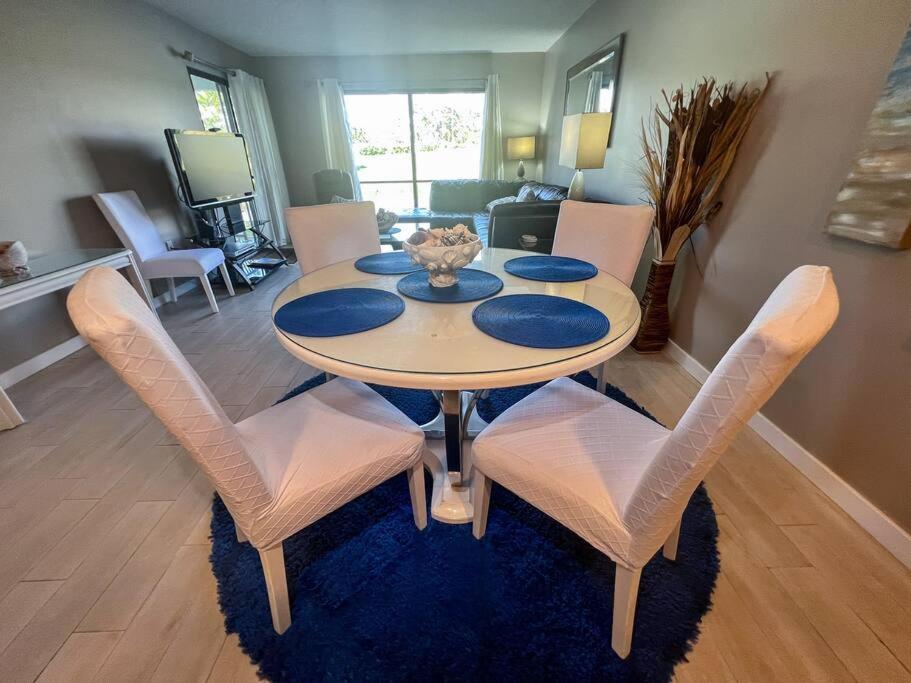 Quiet-Relaxing-Modern-Sleeps 8 Walk to the Beach! view 5