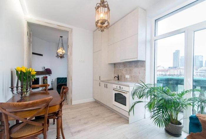 Spectacular river view apartment view 3