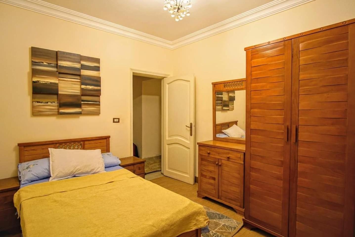 Cozy apartment in Sheikh Zayed, with private garden