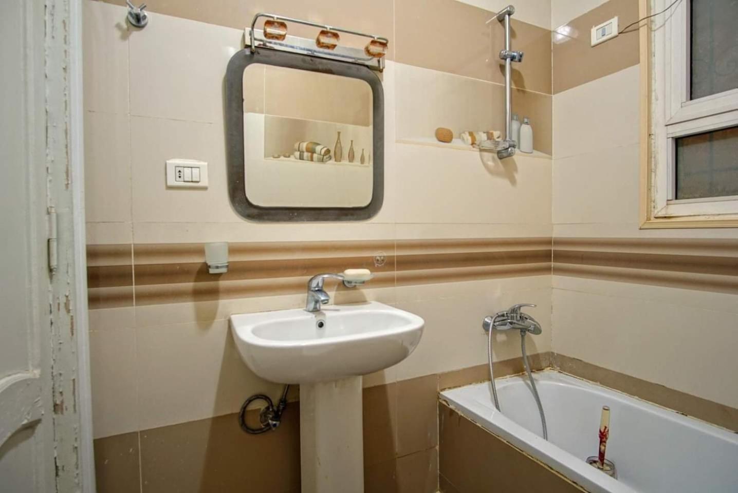 Cozy apartment in Sheikh Zayed, with private garden