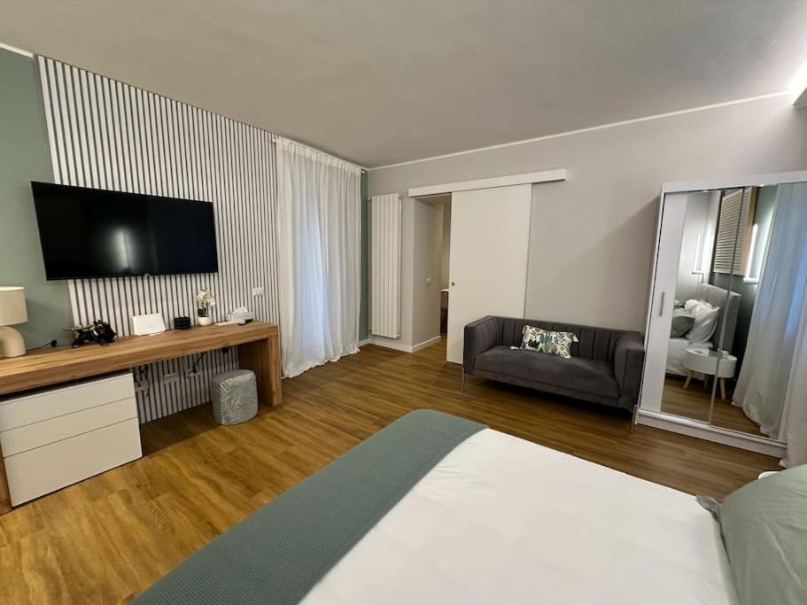 The Captain's Apartments ZEPHYR- CITY CENTER Leonardo Academy photo 4