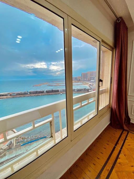 Cozy Sea-View Flat view 5