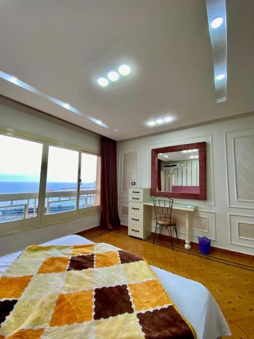 Cozy Sea-View Flat view 3