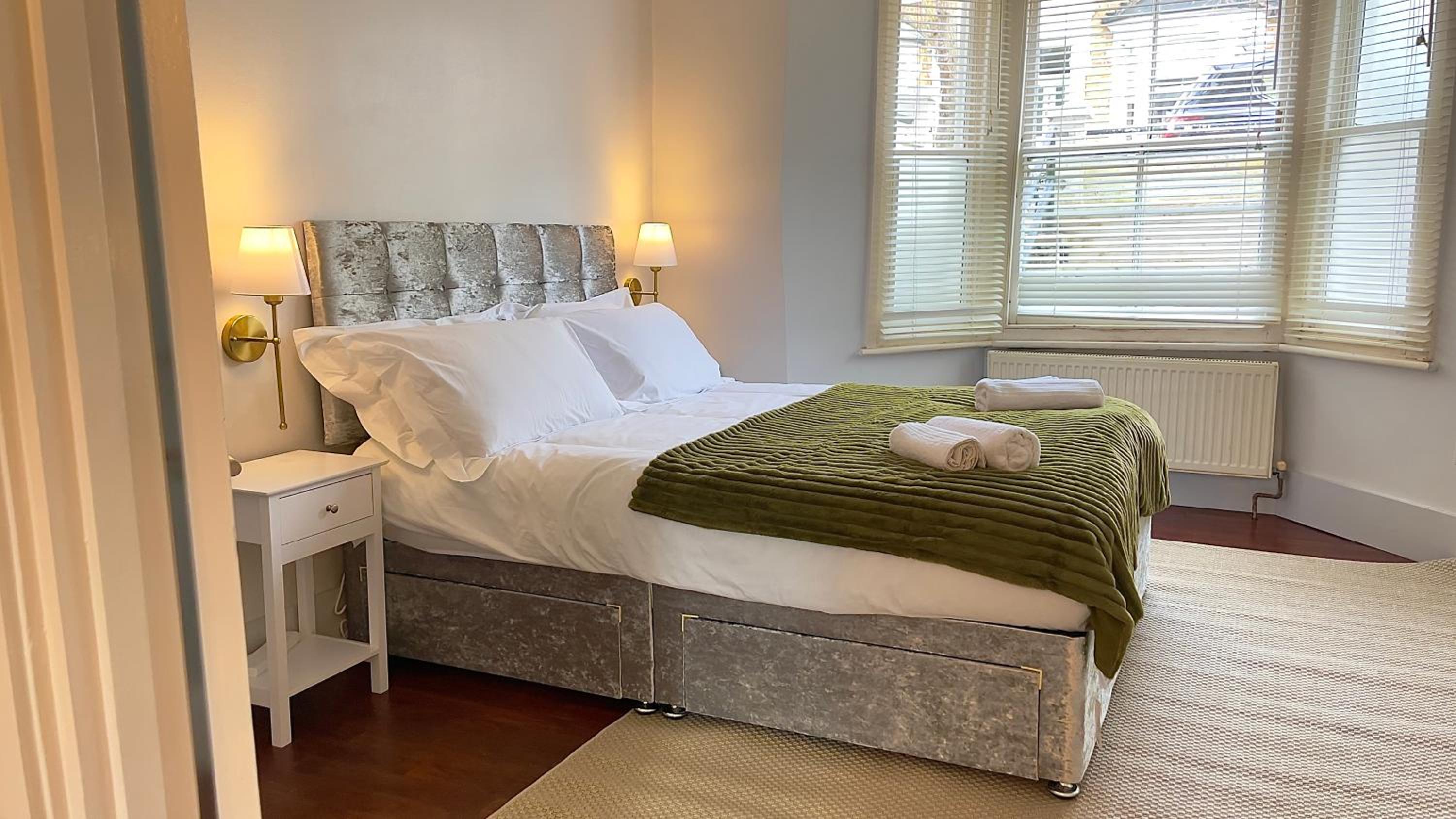 Great Value London Apartment with Garden in Tufnell Park near Emirates Stadium and 10 mins to Kings Cross
