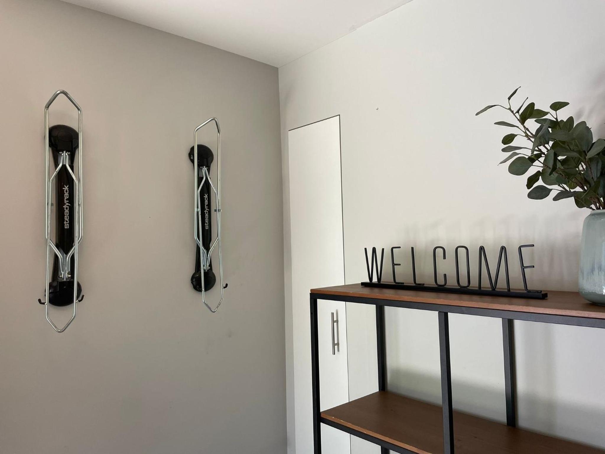 2BR in Snowberry, Wood Burning Fireplace, Modern Finishes, Parking, Ski Hill Shuttle