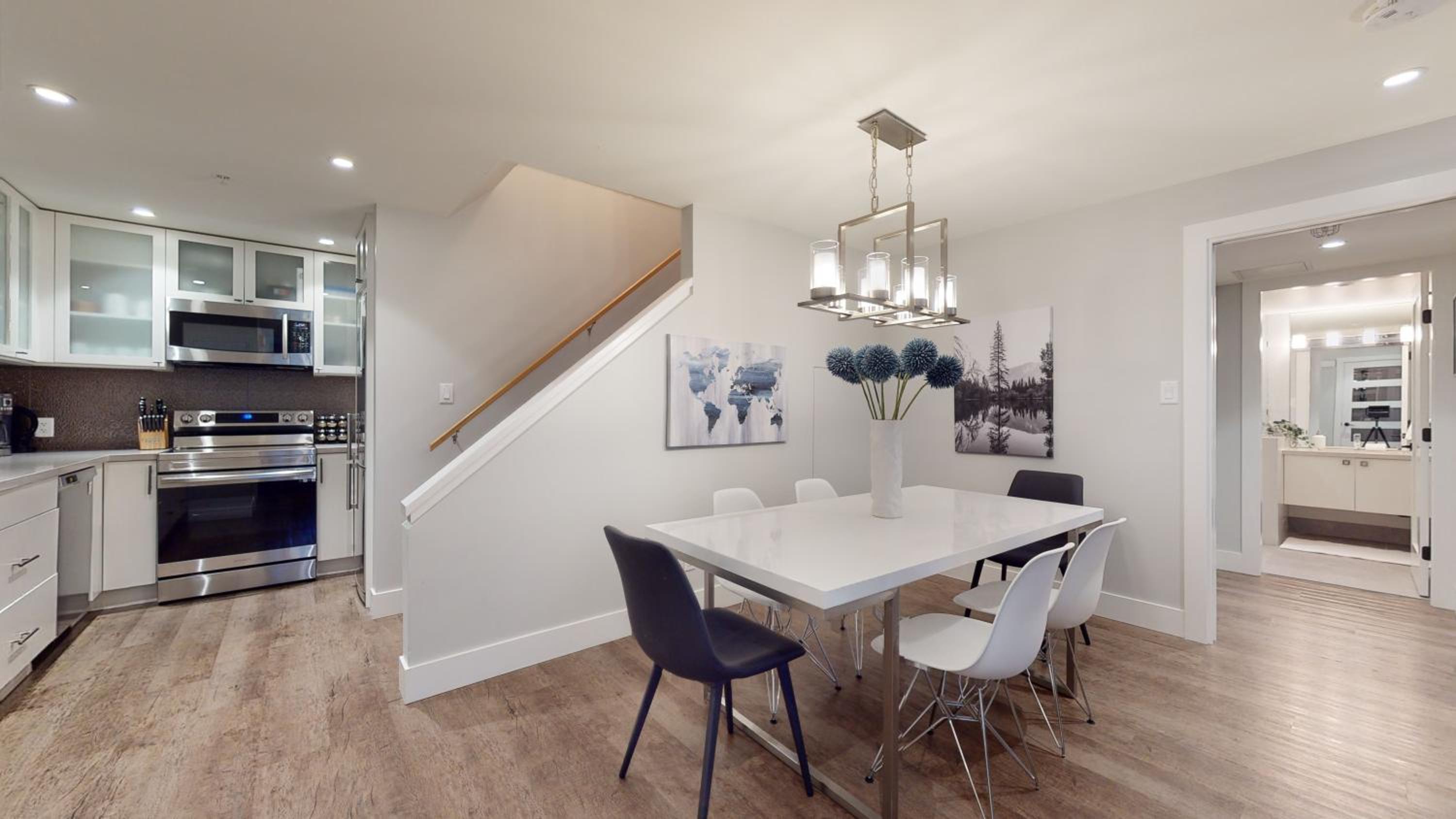 2BR in Snowberry, Wood Burning Fireplace, Modern Finishes, Parking, Ski Hill Shuttle