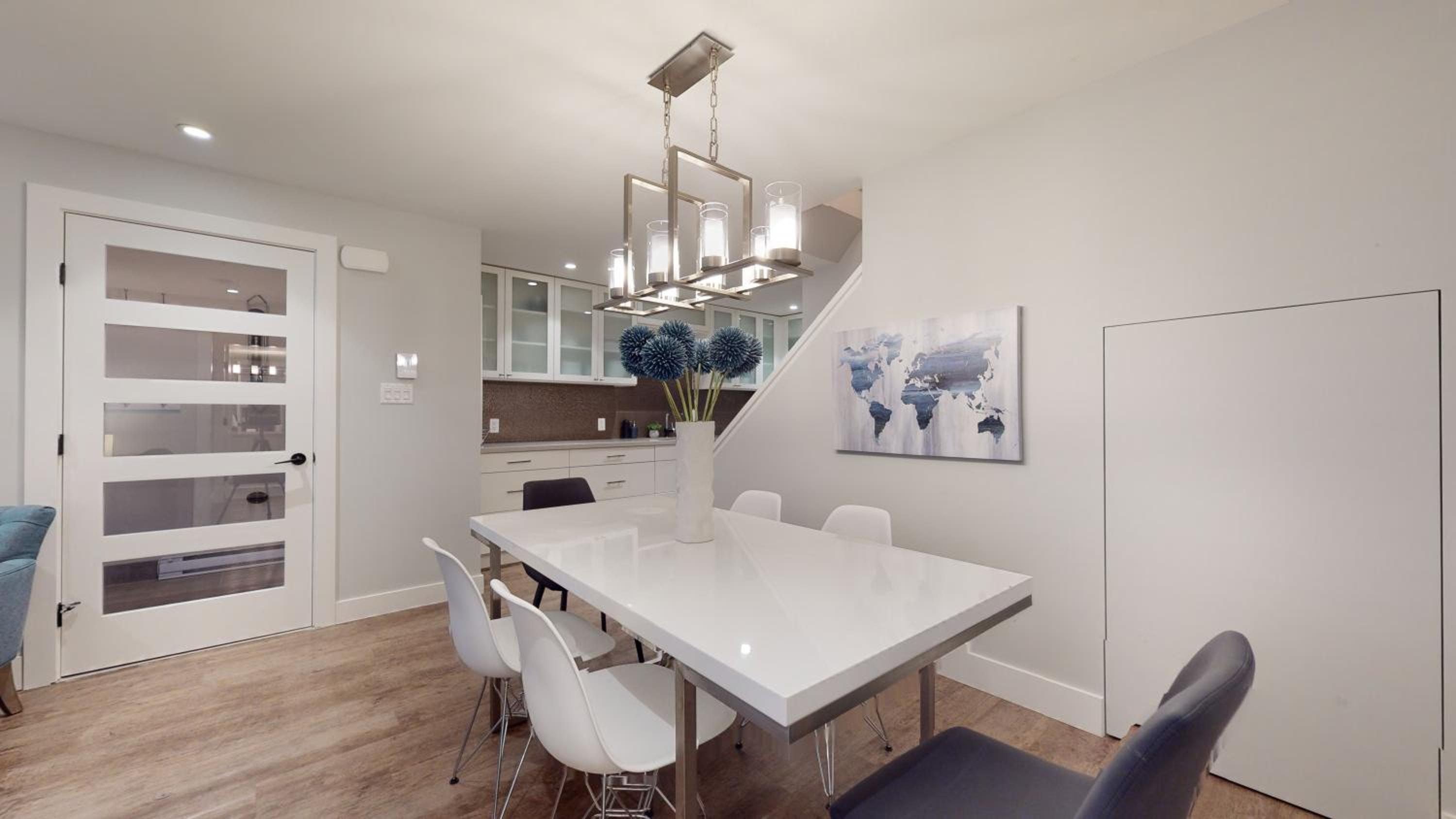 2BR in Snowberry, Wood Burning Fireplace, Modern Finishes, Parking, Ski Hill Shuttle