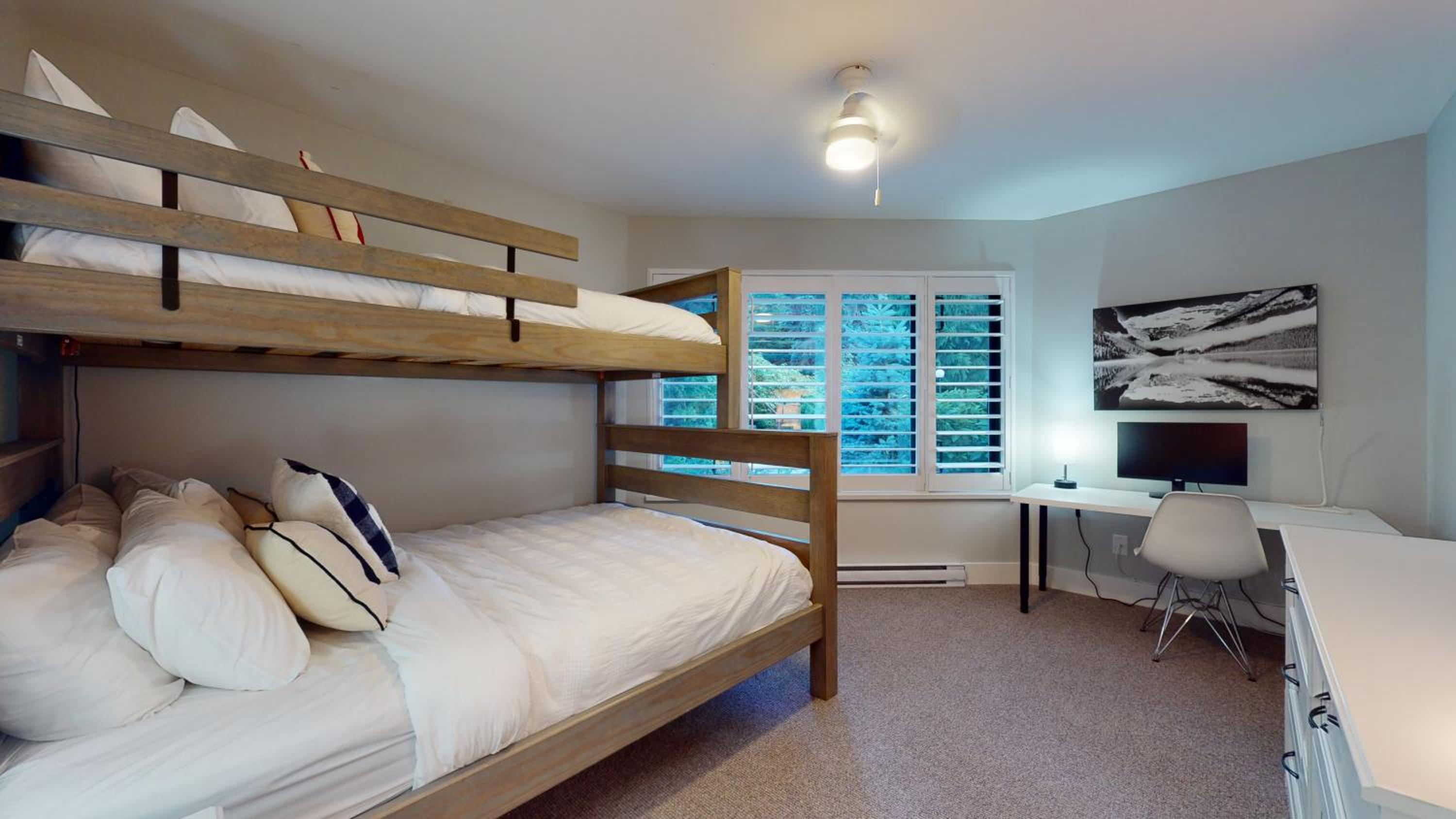 2BR in Snowberry, Wood Burning Fireplace, Modern Finishes, Parking, Ski Hill Shuttle
