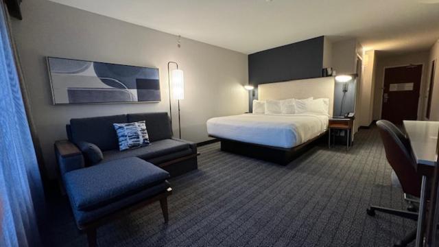 Kingston Vacations - Courtyard by Marriott Kingston - Property Image 4