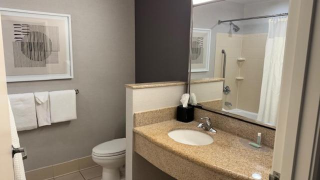 Kingston Vacations - Courtyard by Marriott Kingston - Property Image 1