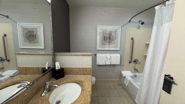 Kingston Vacations - Courtyard by Marriott Kingston - Property Image 16