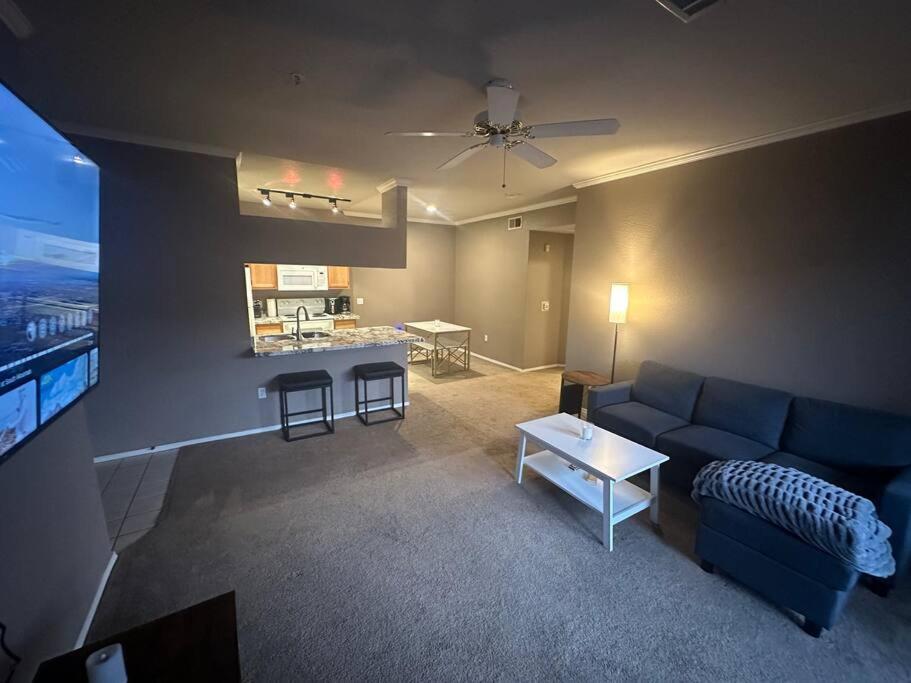 Cozy Condo in Gated Community with Pool by PHX Airport, Tempe, and Old Town view 4