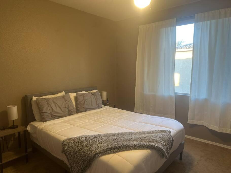 Cozy Condo in Gated Community with Pool by PHX Airport, Tempe, and Old Town view 3