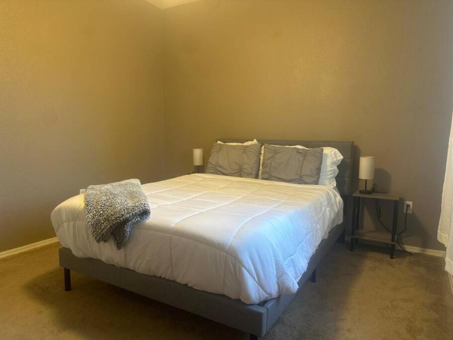 Cozy Condo in Gated Community with Pool by PHX Airport, Tempe, and Old Town view 2