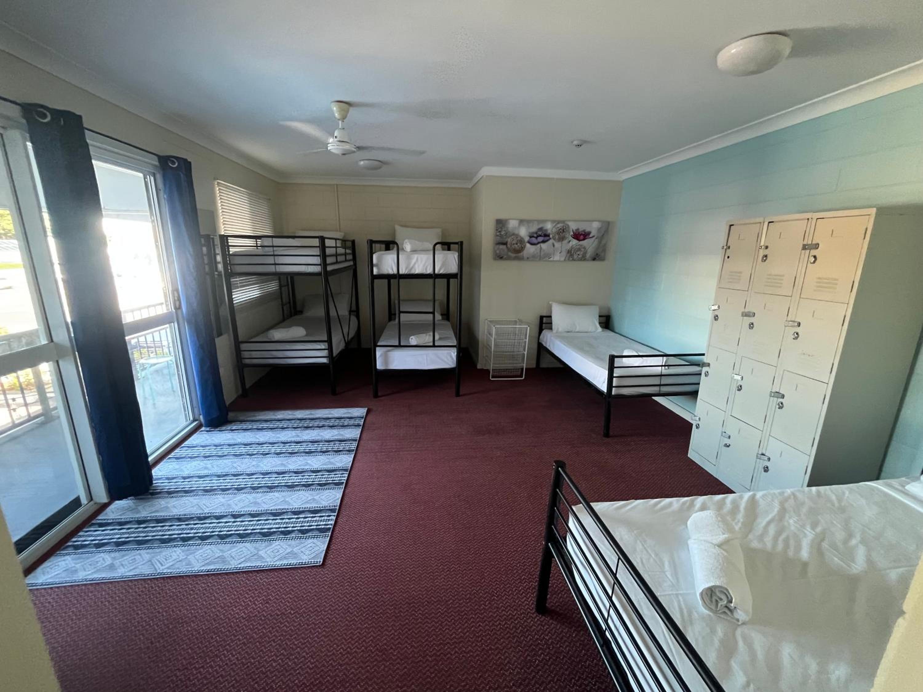 Seaside Lodge Hostel Townsville- right next to coles, 2 mins walk to strand & CBD- Passport required