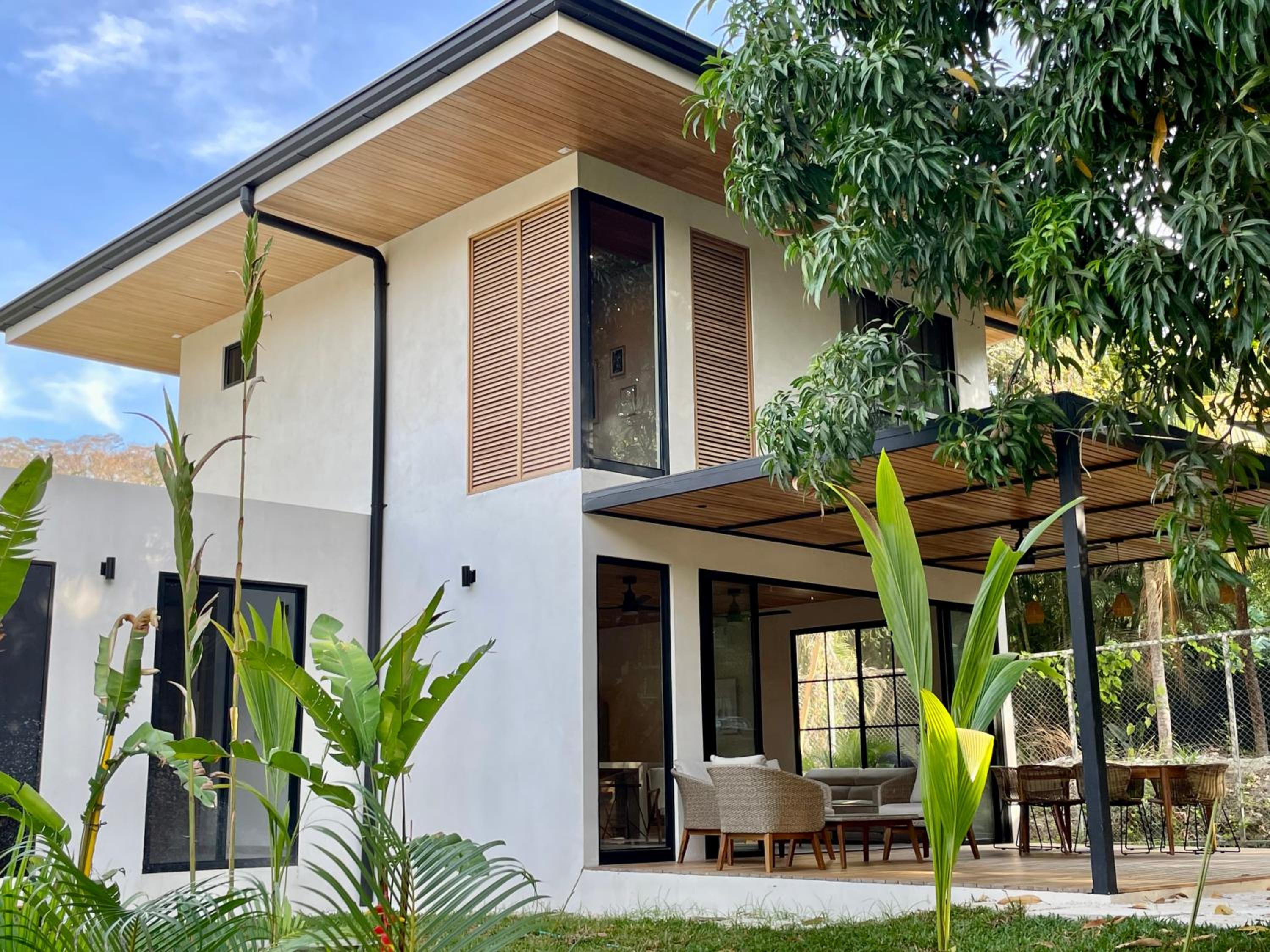 Ocean Sounds Villa Mango - walk to Playa Hermosa