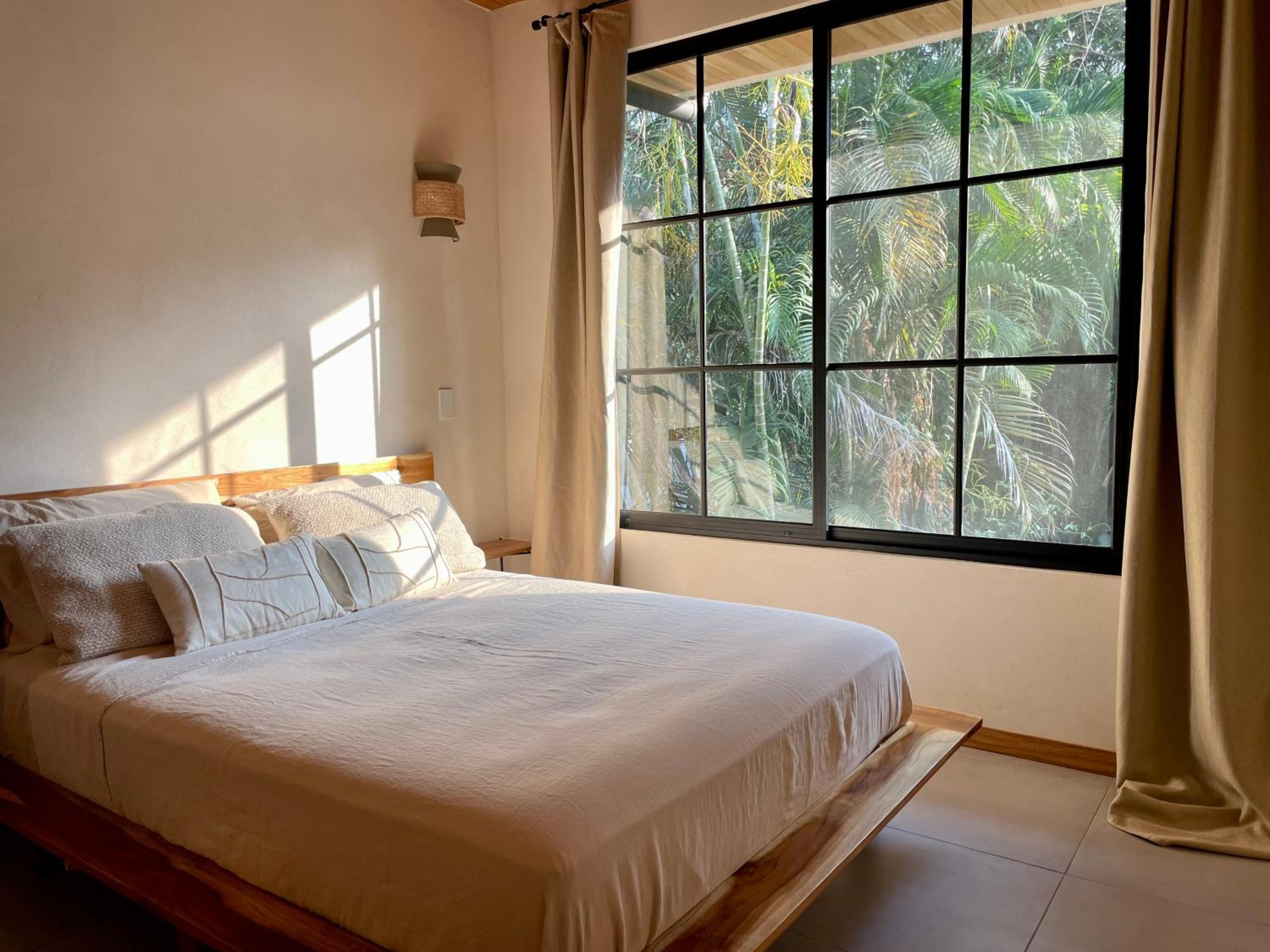 Ocean Sounds Villa Mango - walk to Playa Hermosa