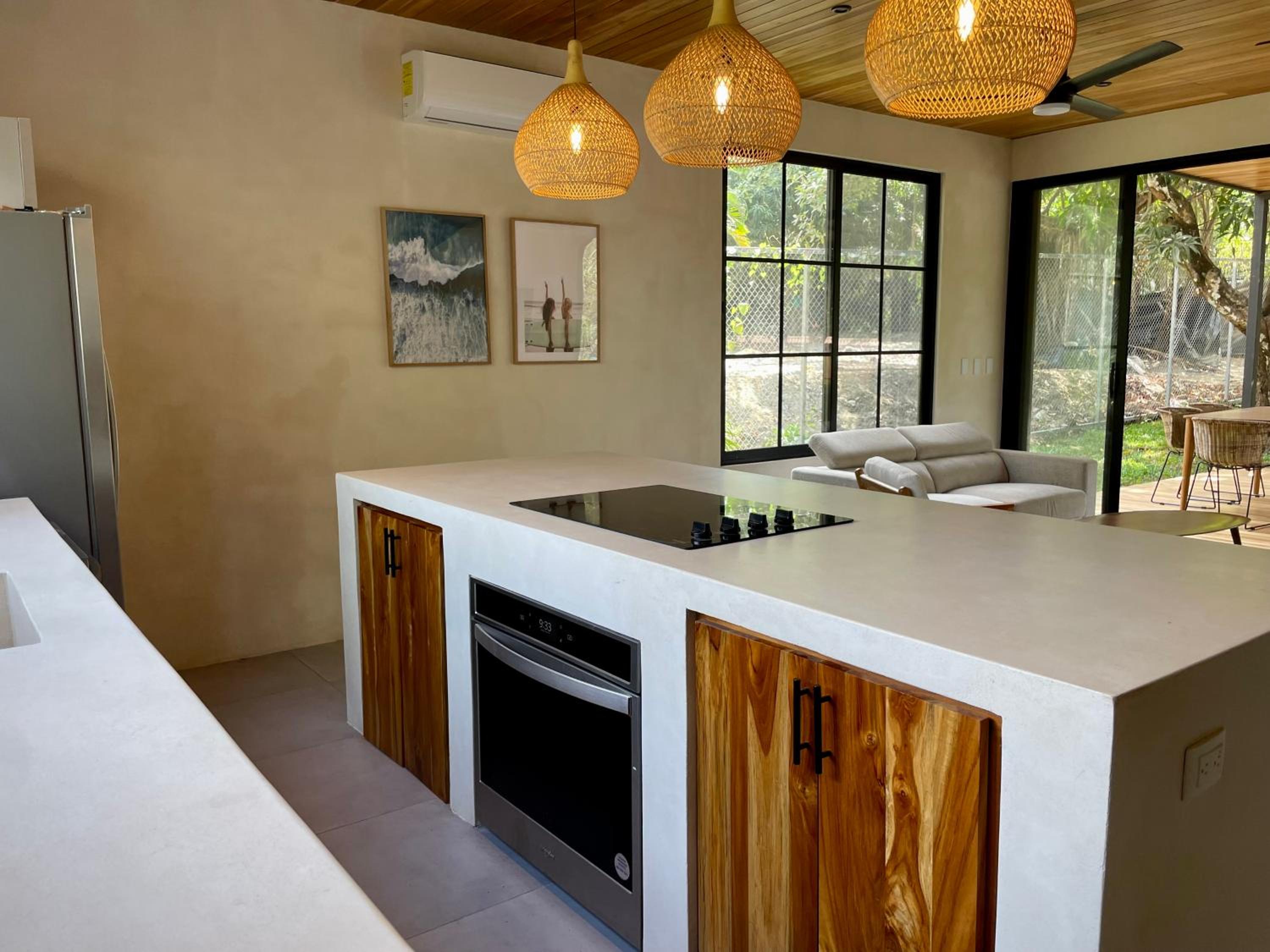 Ocean Sounds Villa Mango - walk to Playa Hermosa