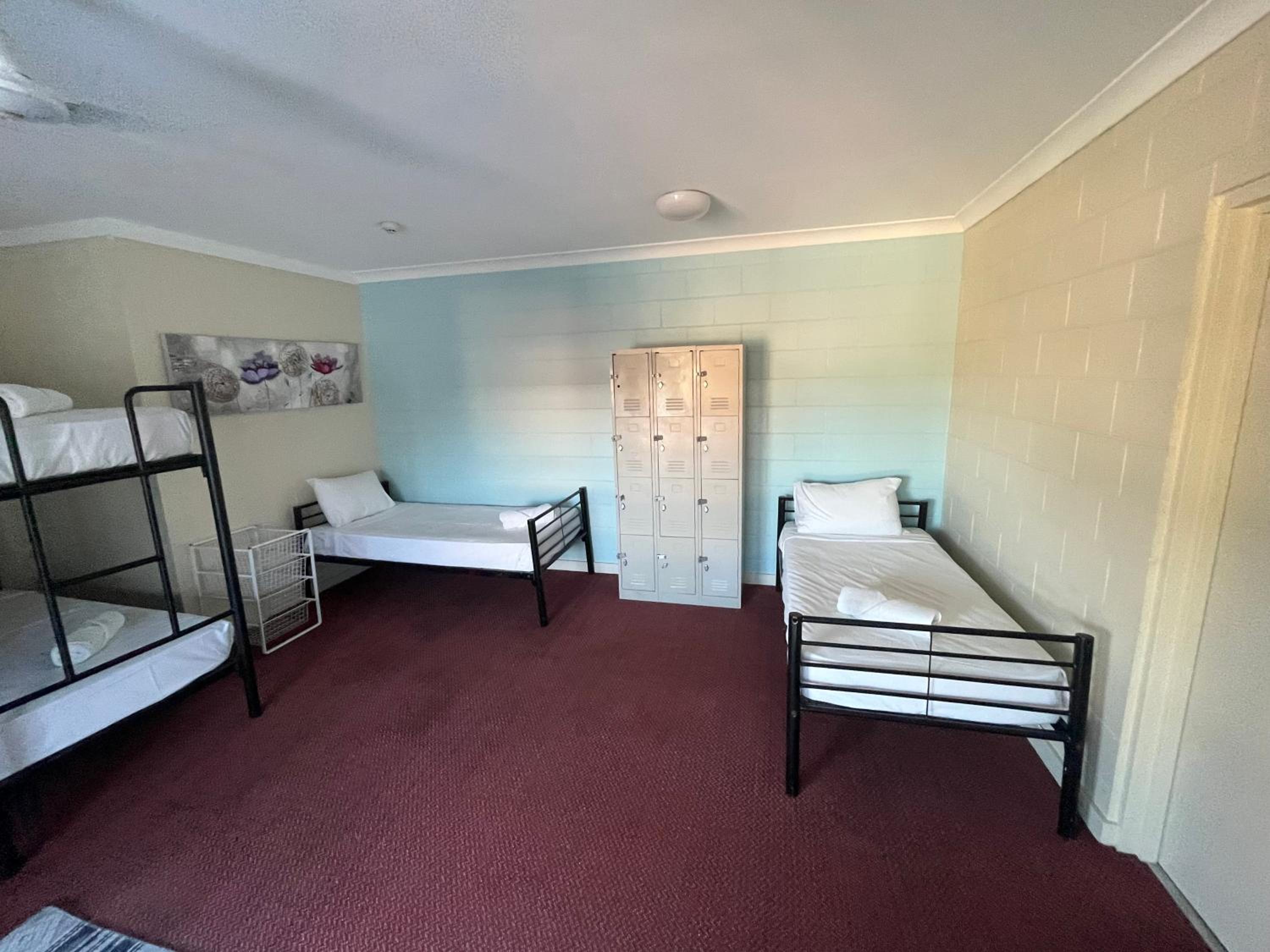Seaside Lodge Hostel Townsville- right next to coles, 2 mins walk to strand & CBD- Passport required