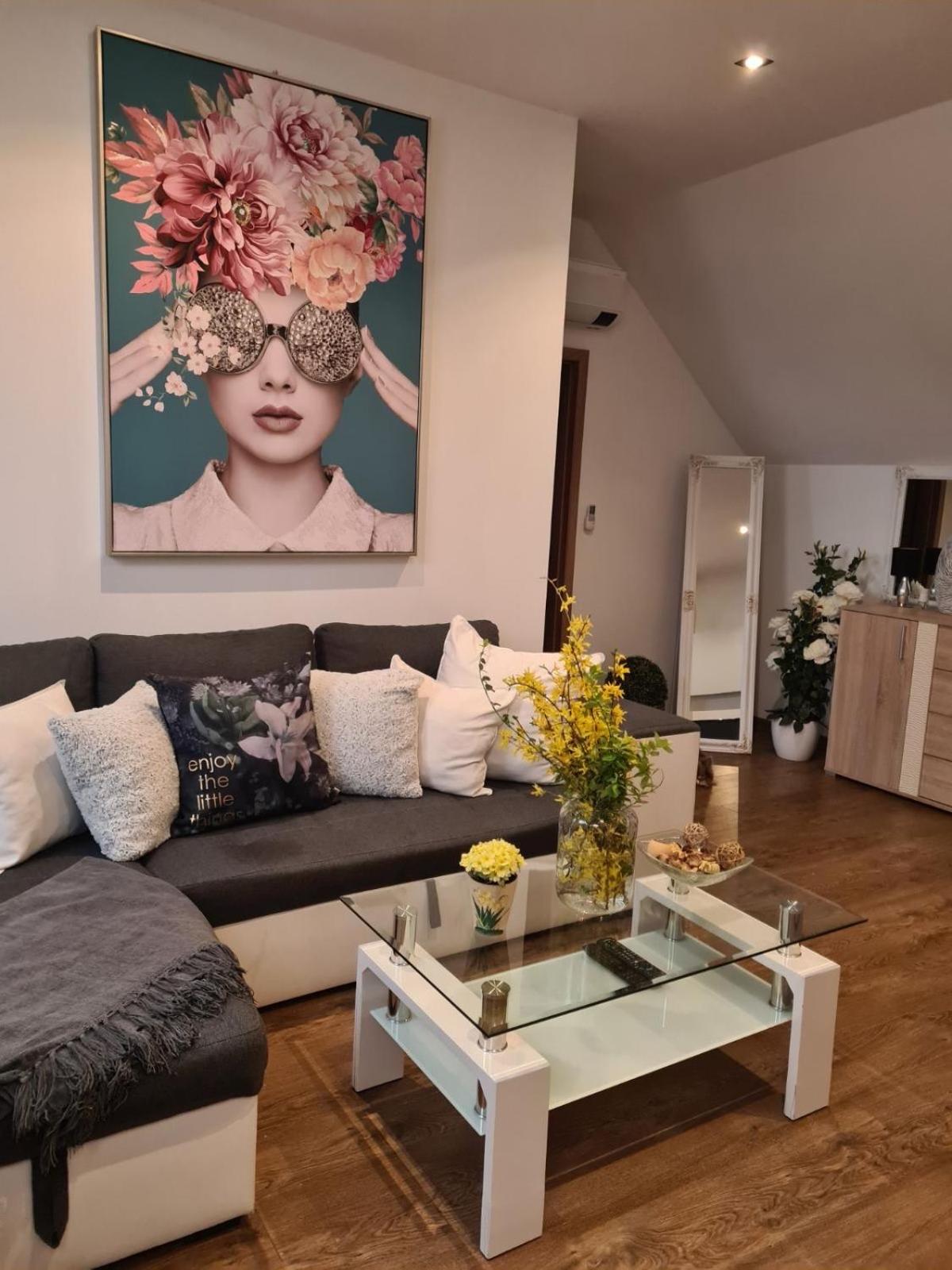 APARTMENT ZVONÁRSKA with FREE PARKING view 2
