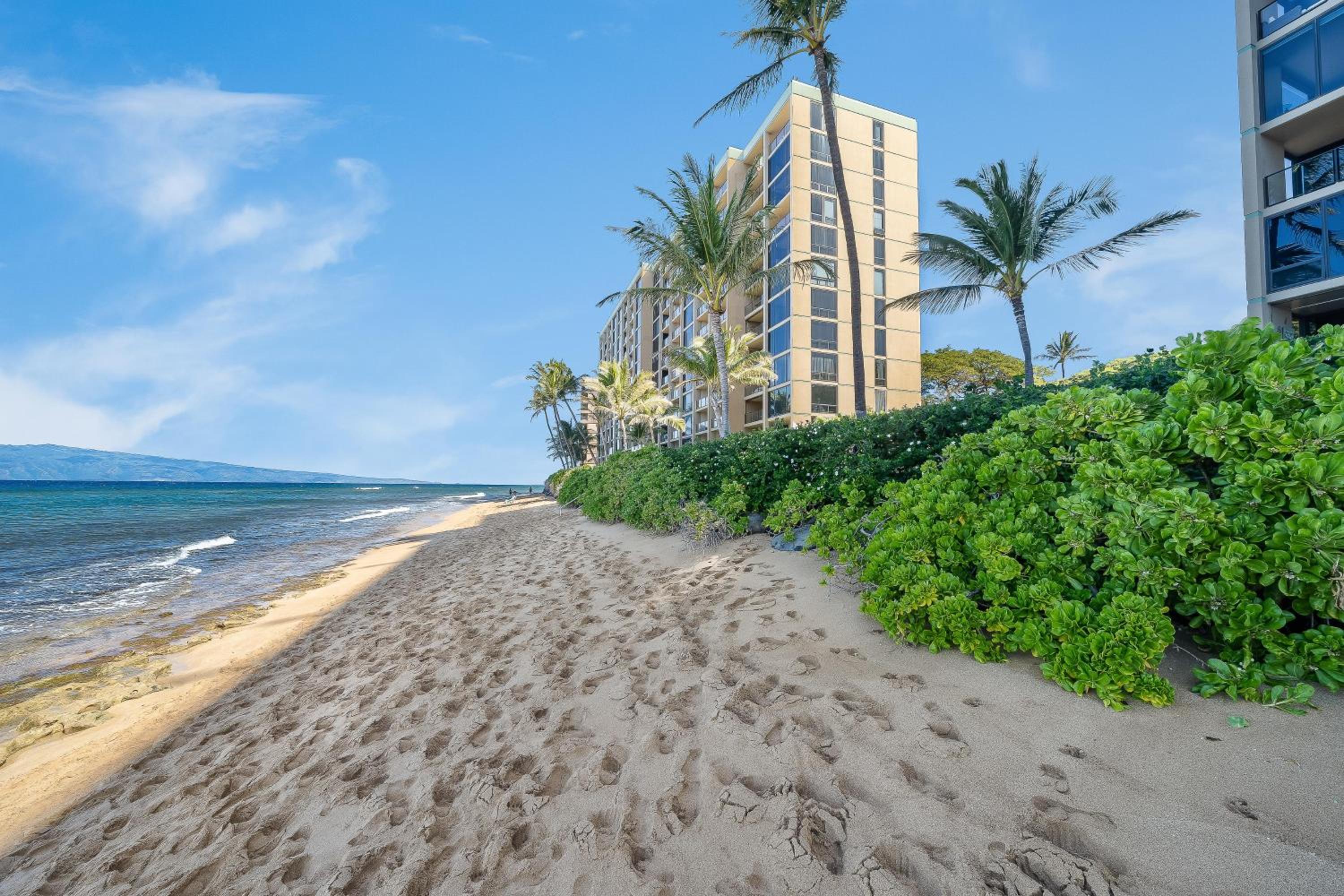 Mahana 1202 · MA 1202 OceanFront Penthouse Studio in Kaanapali