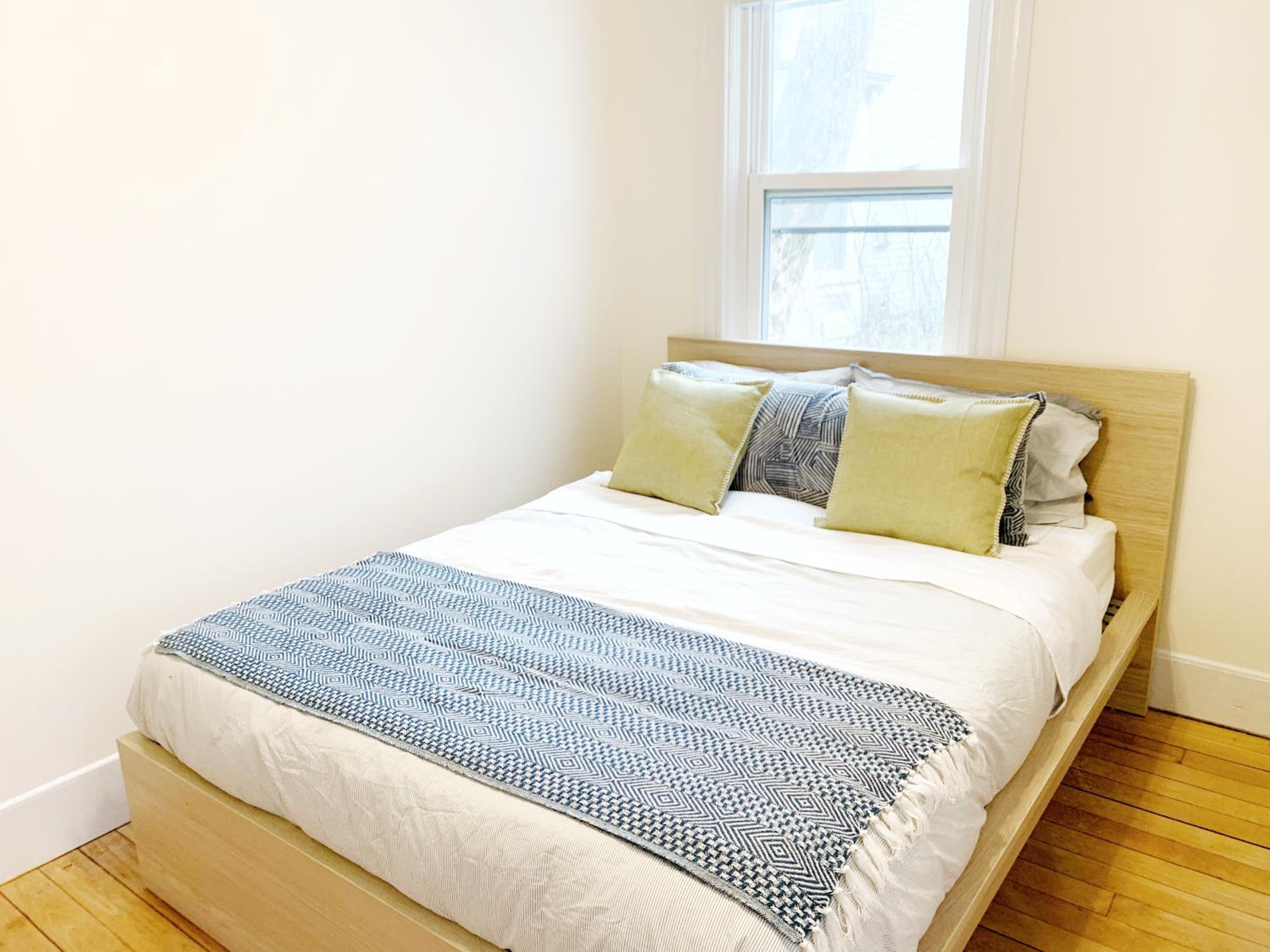 Boston Vacations - Best Location At Harvard University! 4 Bedroom Apartment! Two Units Available! - Property Image 5