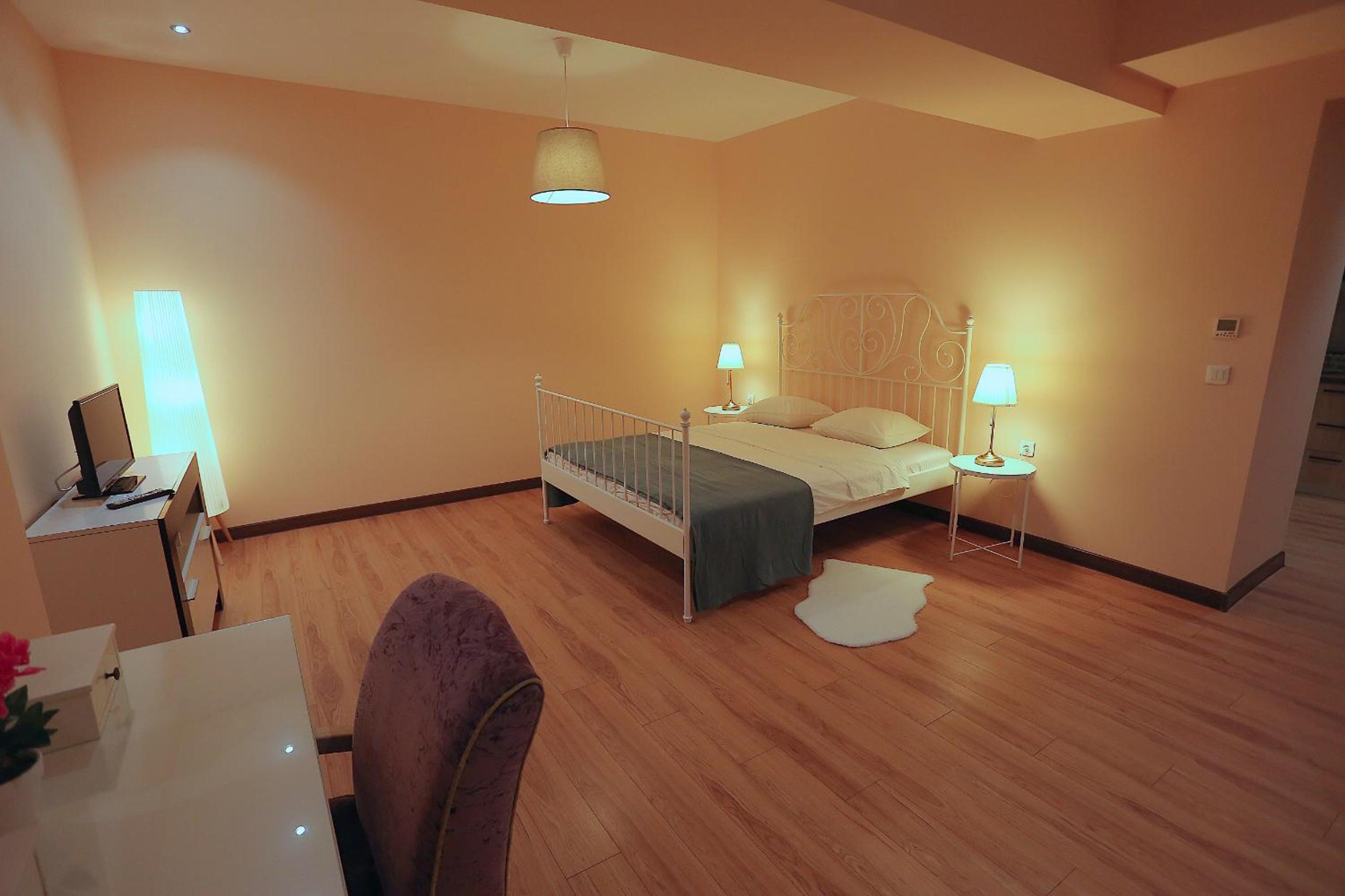 Lake View Aparthotel