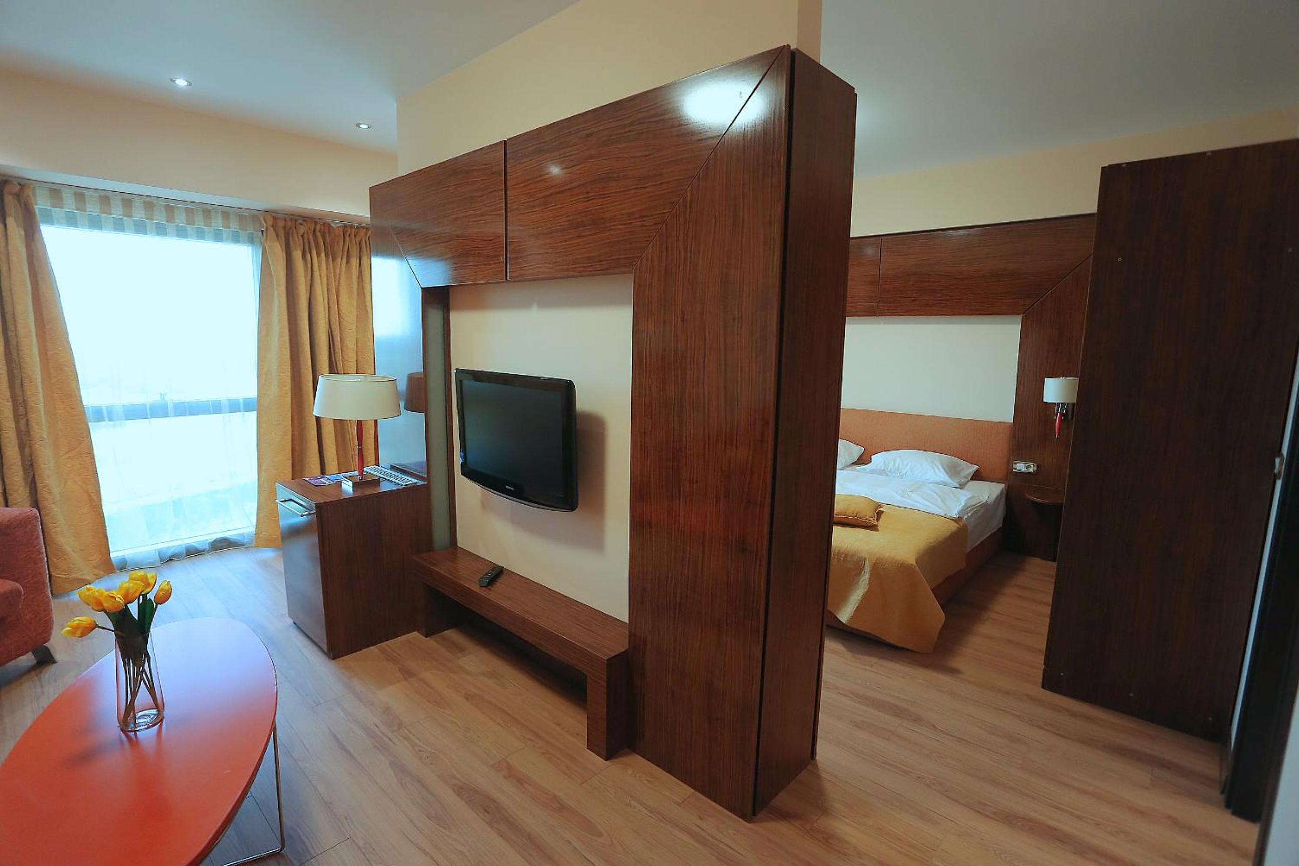 Lake View Aparthotel
