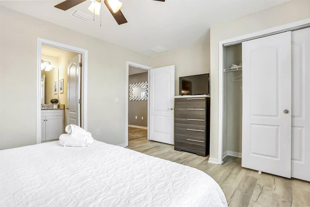 25% Off 5BR One of a Kind Villa view 2